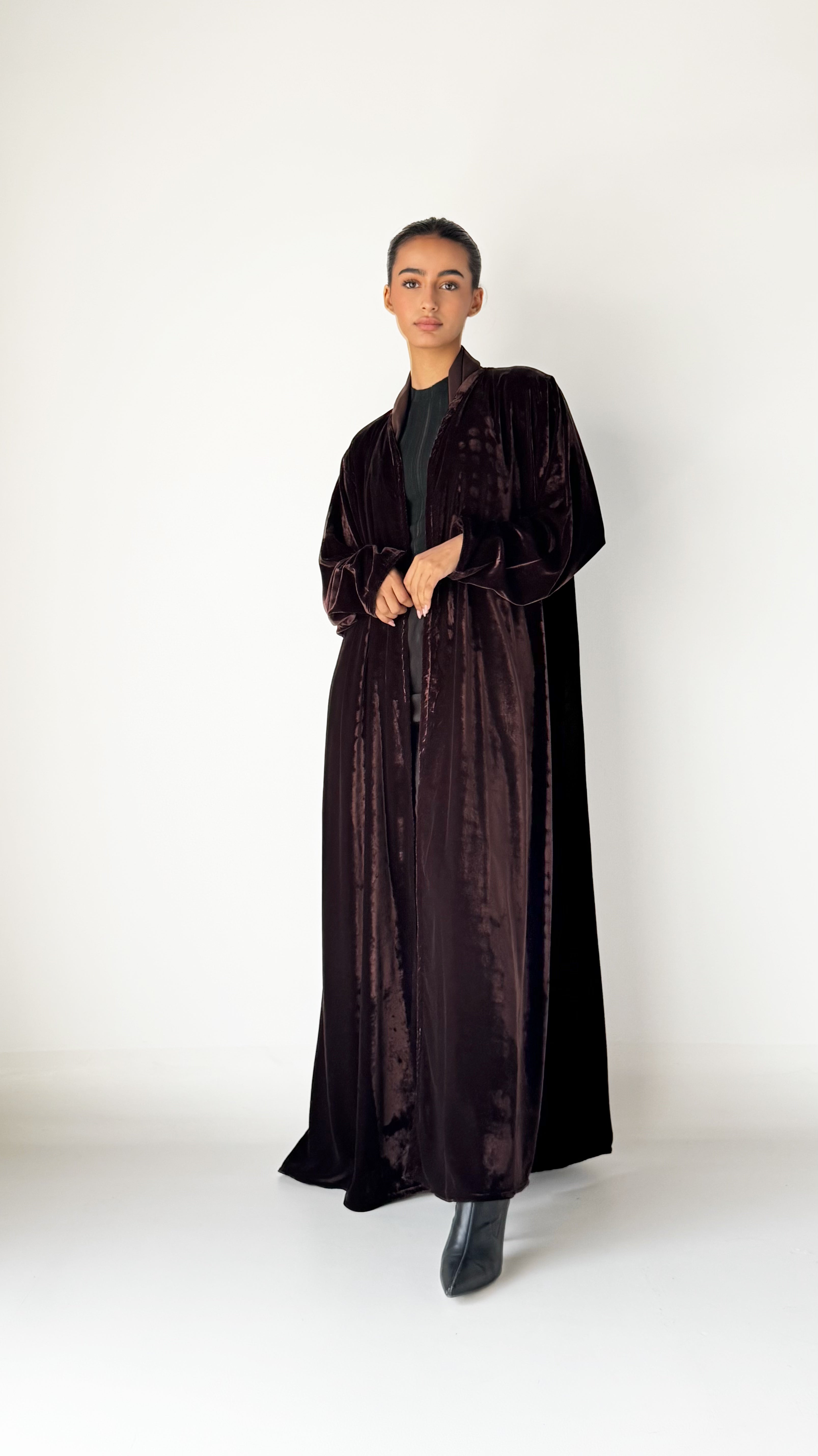 MW1755 -عباية مخمل سادة - Aya