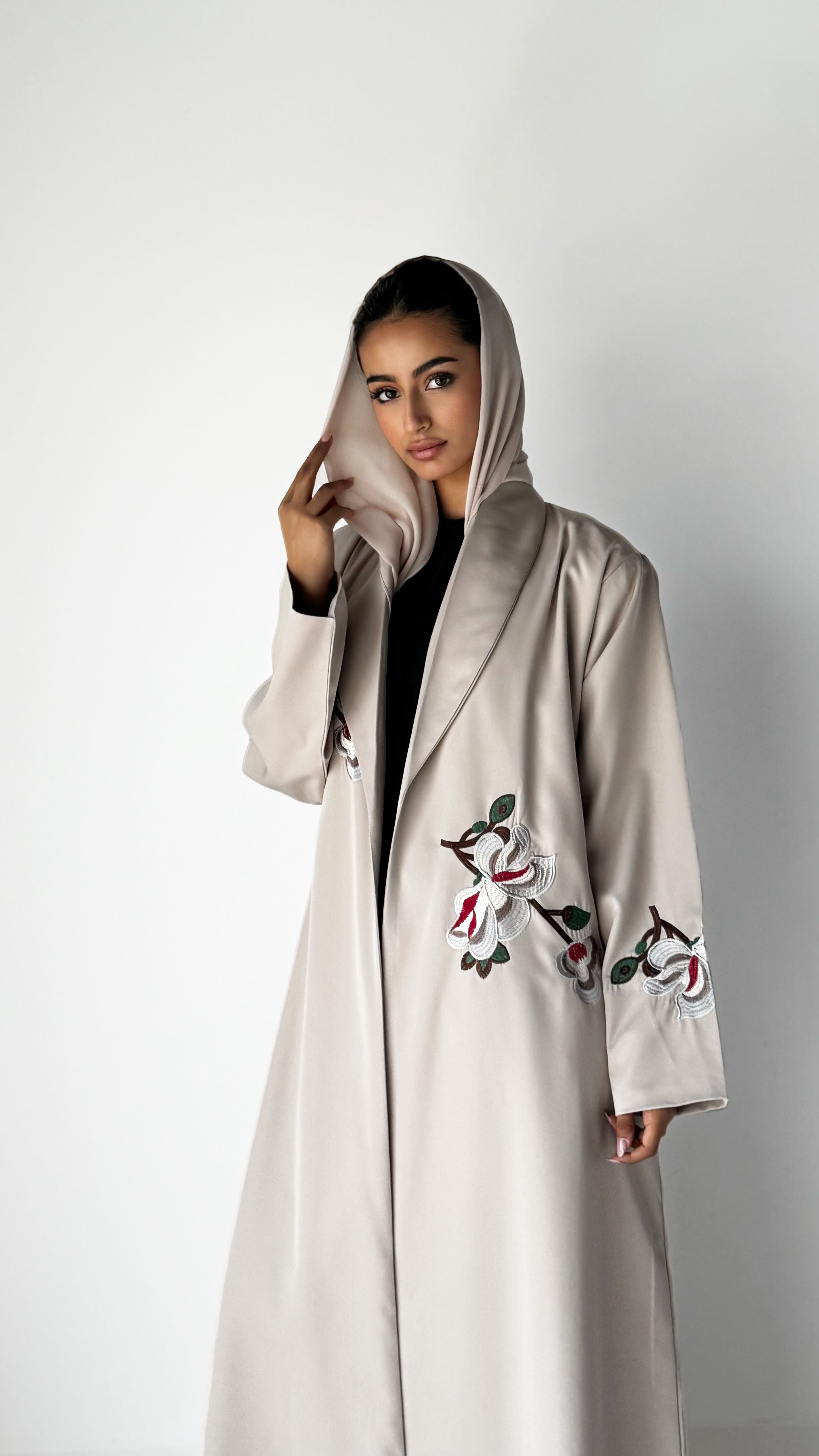 MW645 - Light Crepe Standing with Jacquard Half-Cloche