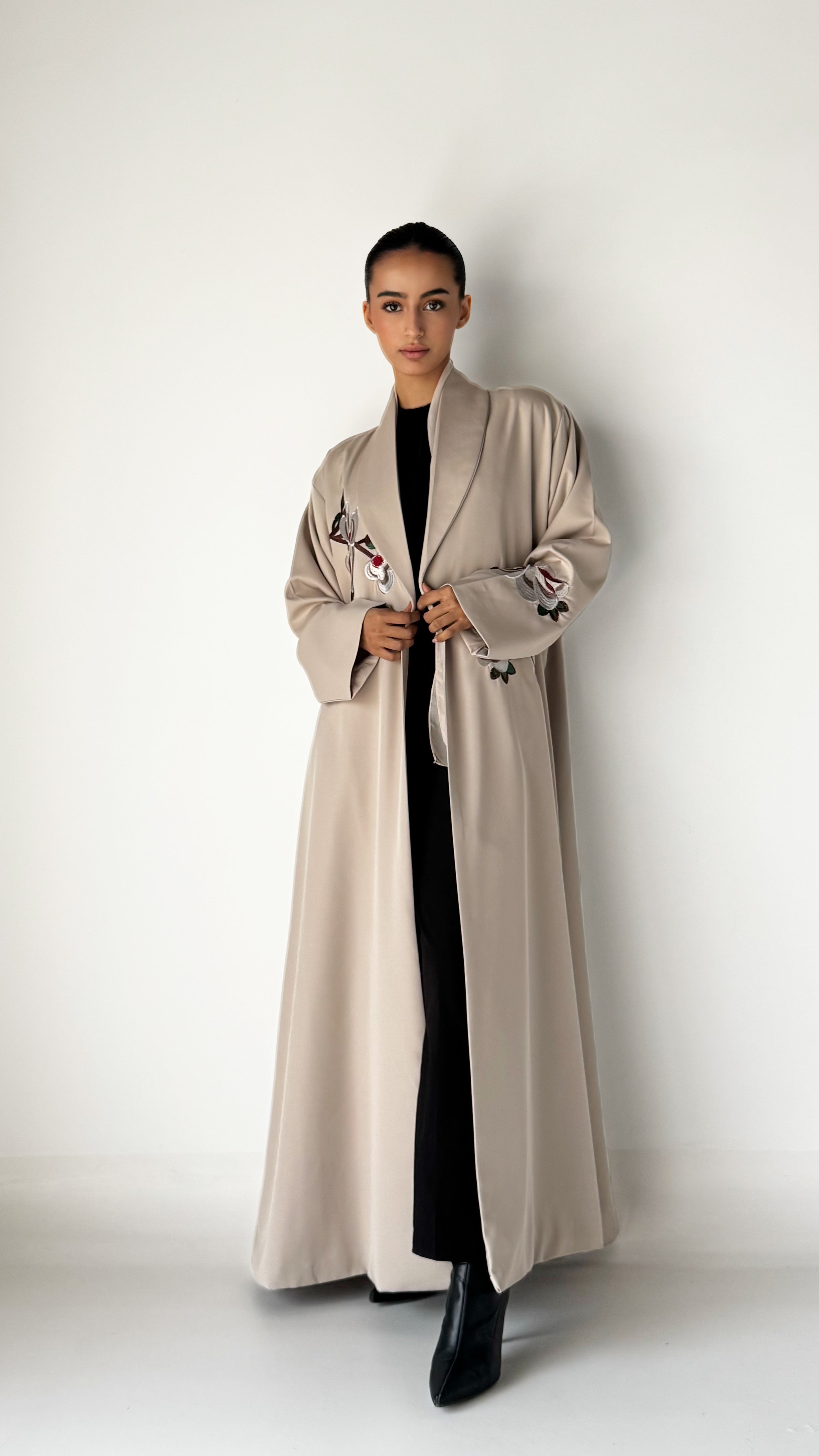 MW645 - Light Crepe Standing with Jacquard Half-Cloche