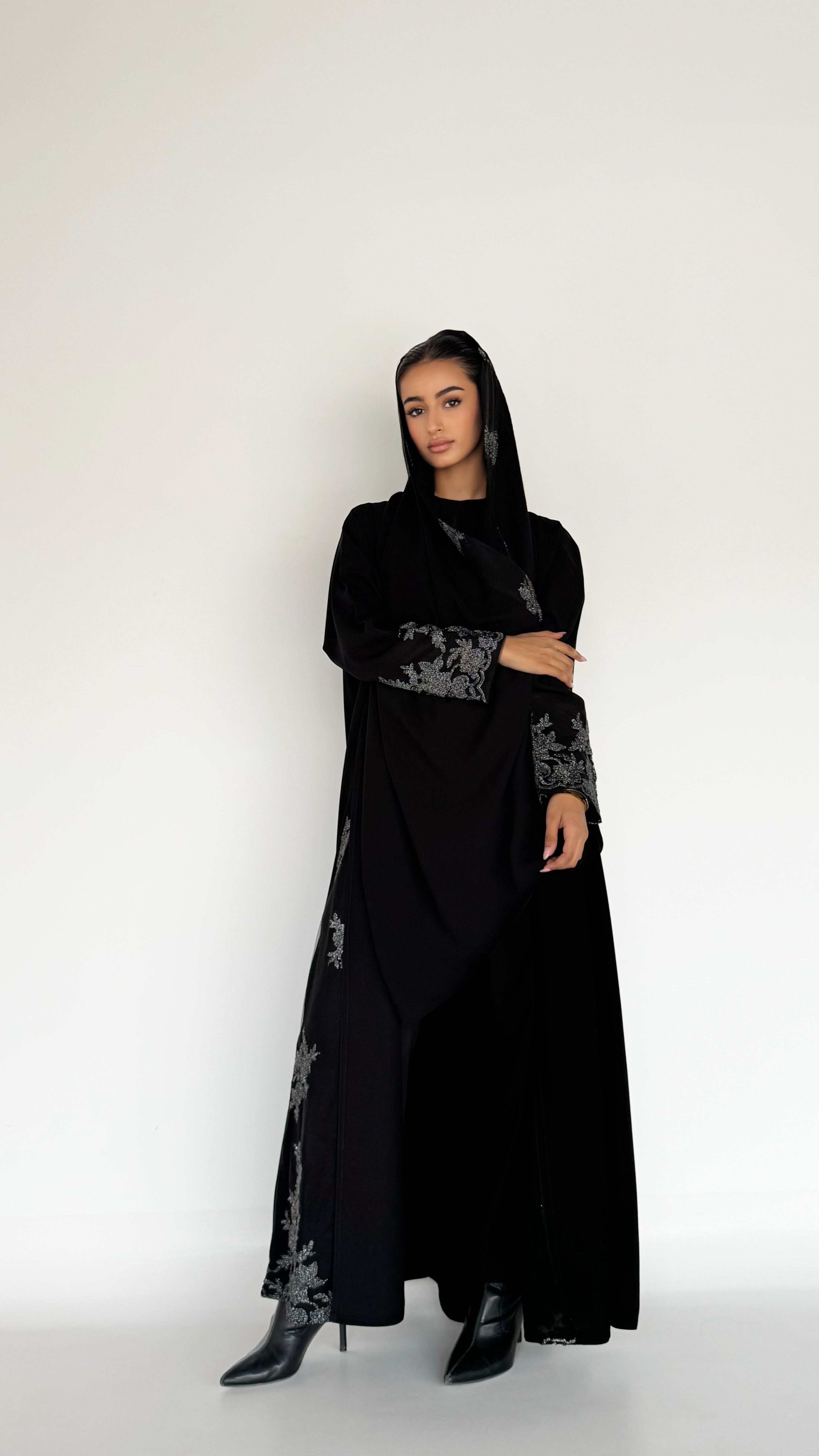 MW645 - Light Crepe Standing with Jacquard Half-Cloche