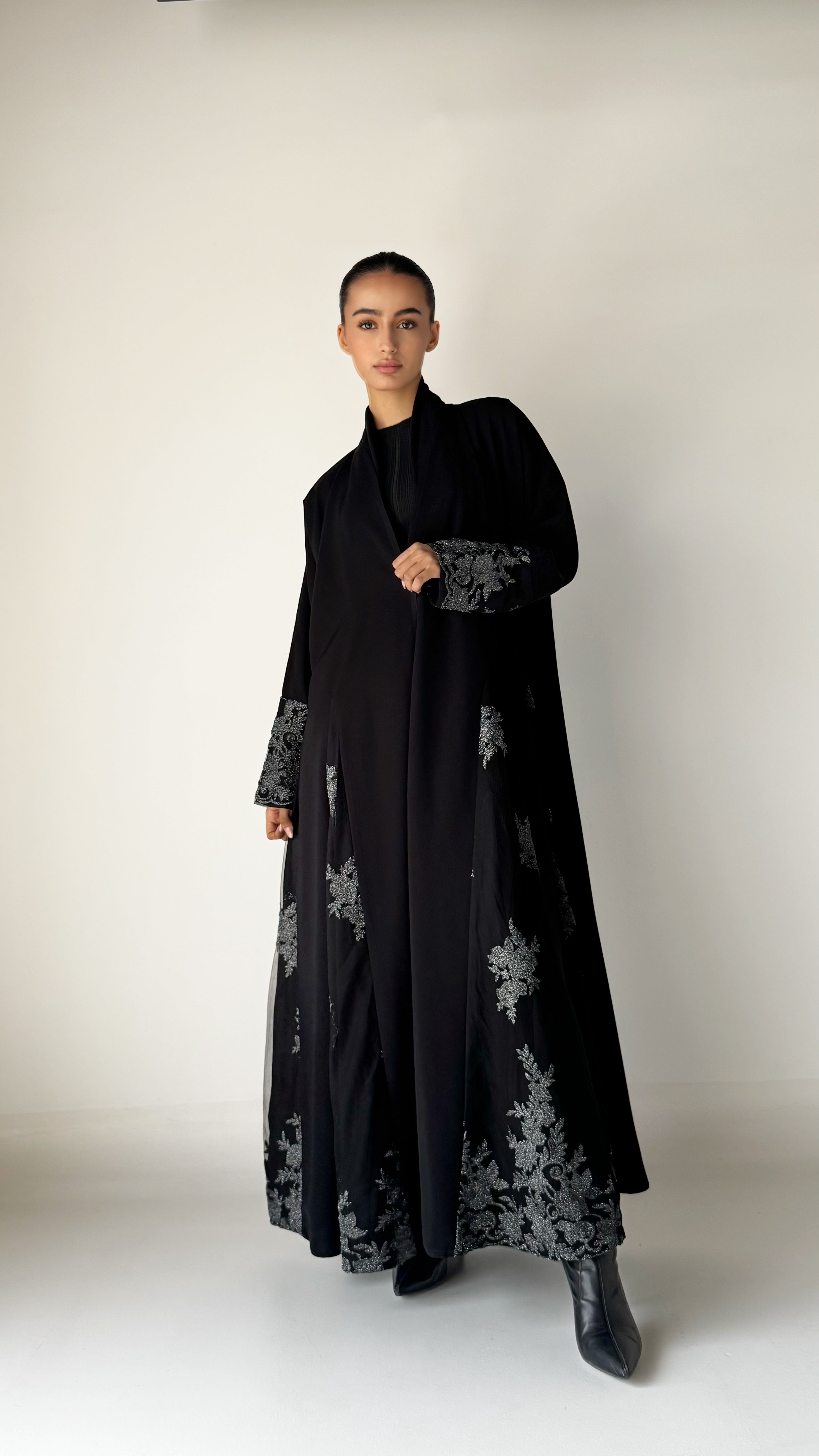 MW645 - Light Crepe Standing with Jacquard Half-Cloche