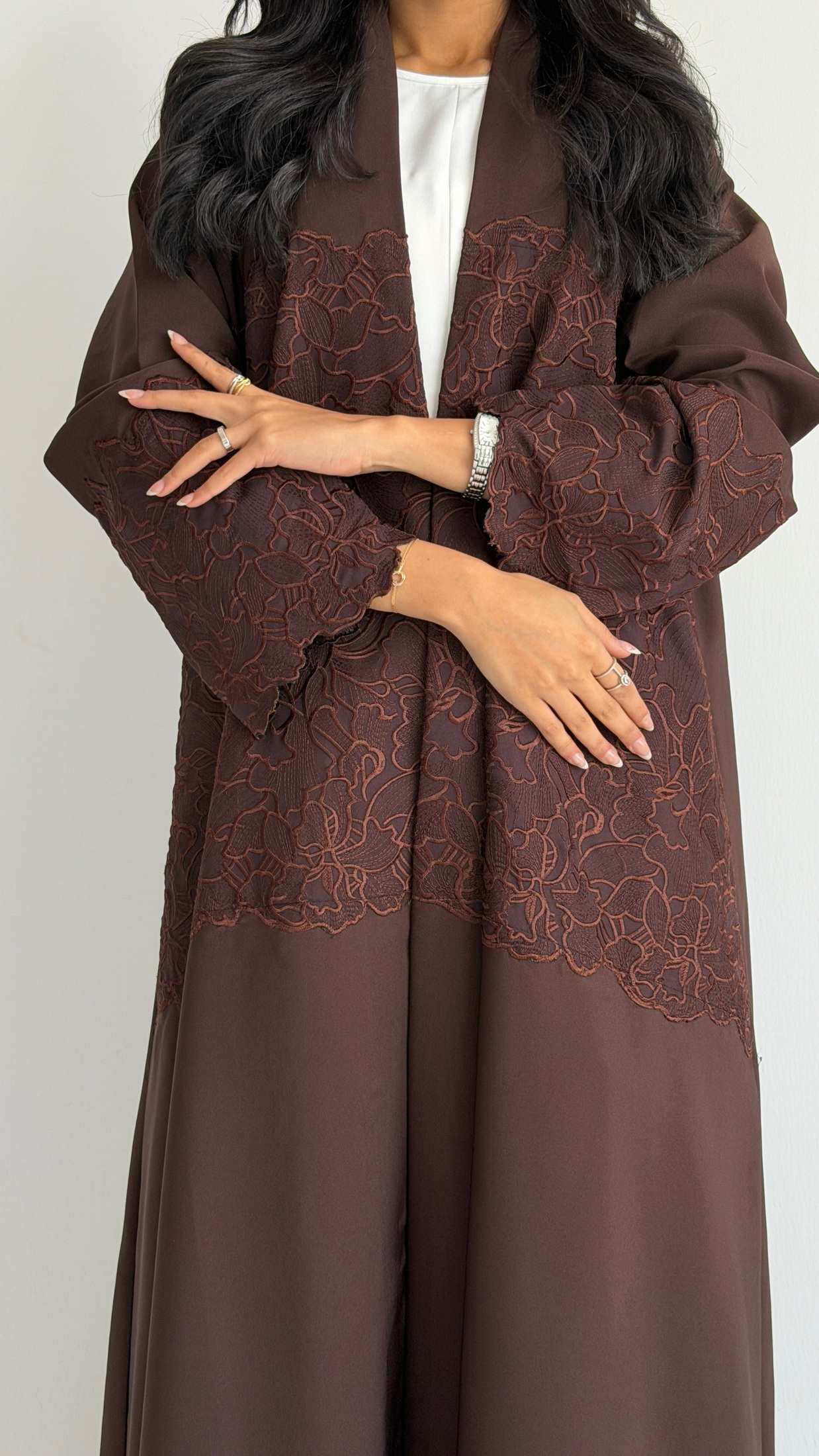 MWT1223 - عباية بتدخيلة تطريز بالامام - Aya