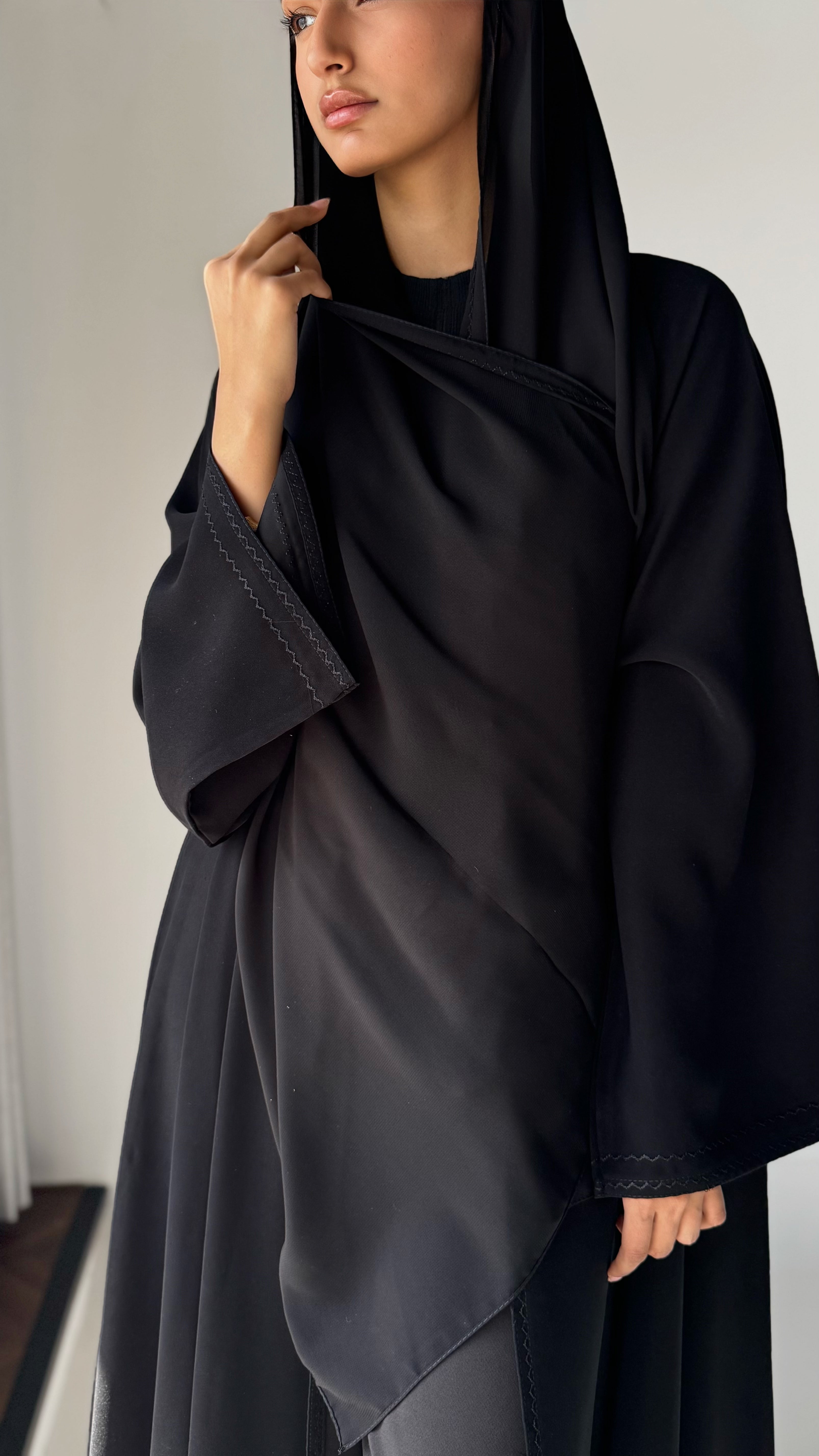 MW1277 - عبايه اسود تطريز