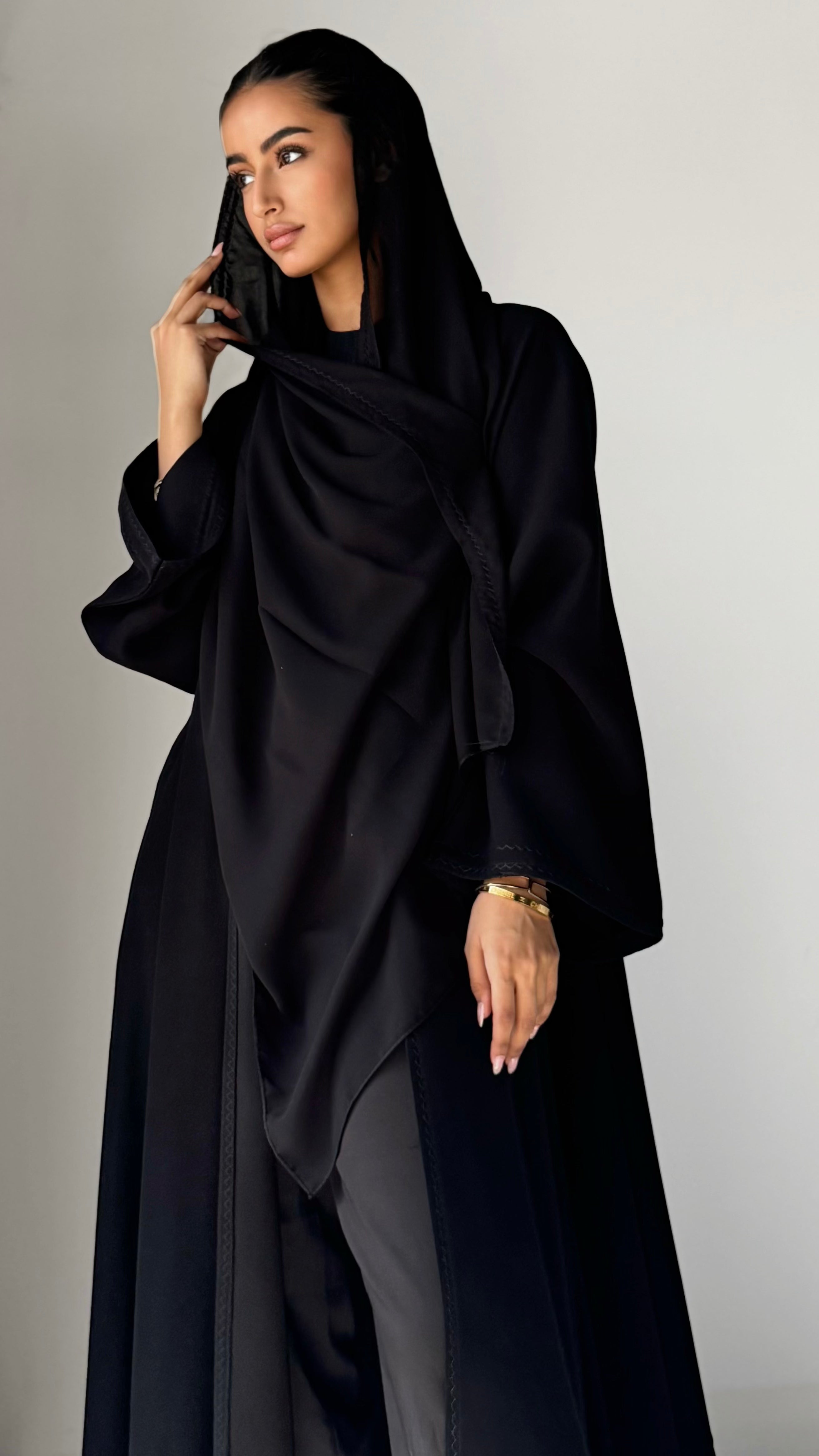 MW1277 - عبايه اسود تطريز