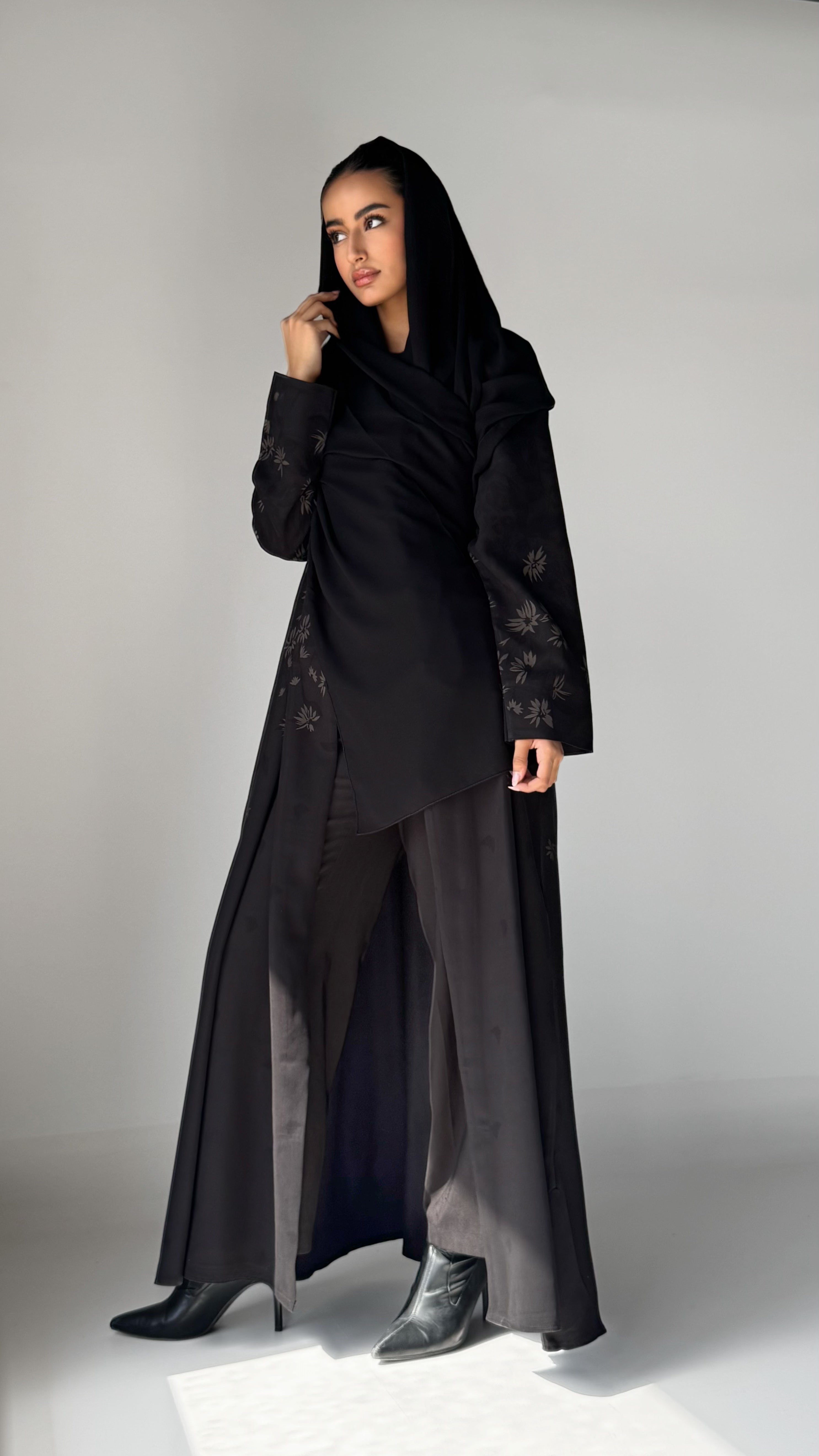 MW645 - Light Crepe Standing with Jacquard Half-Cloche