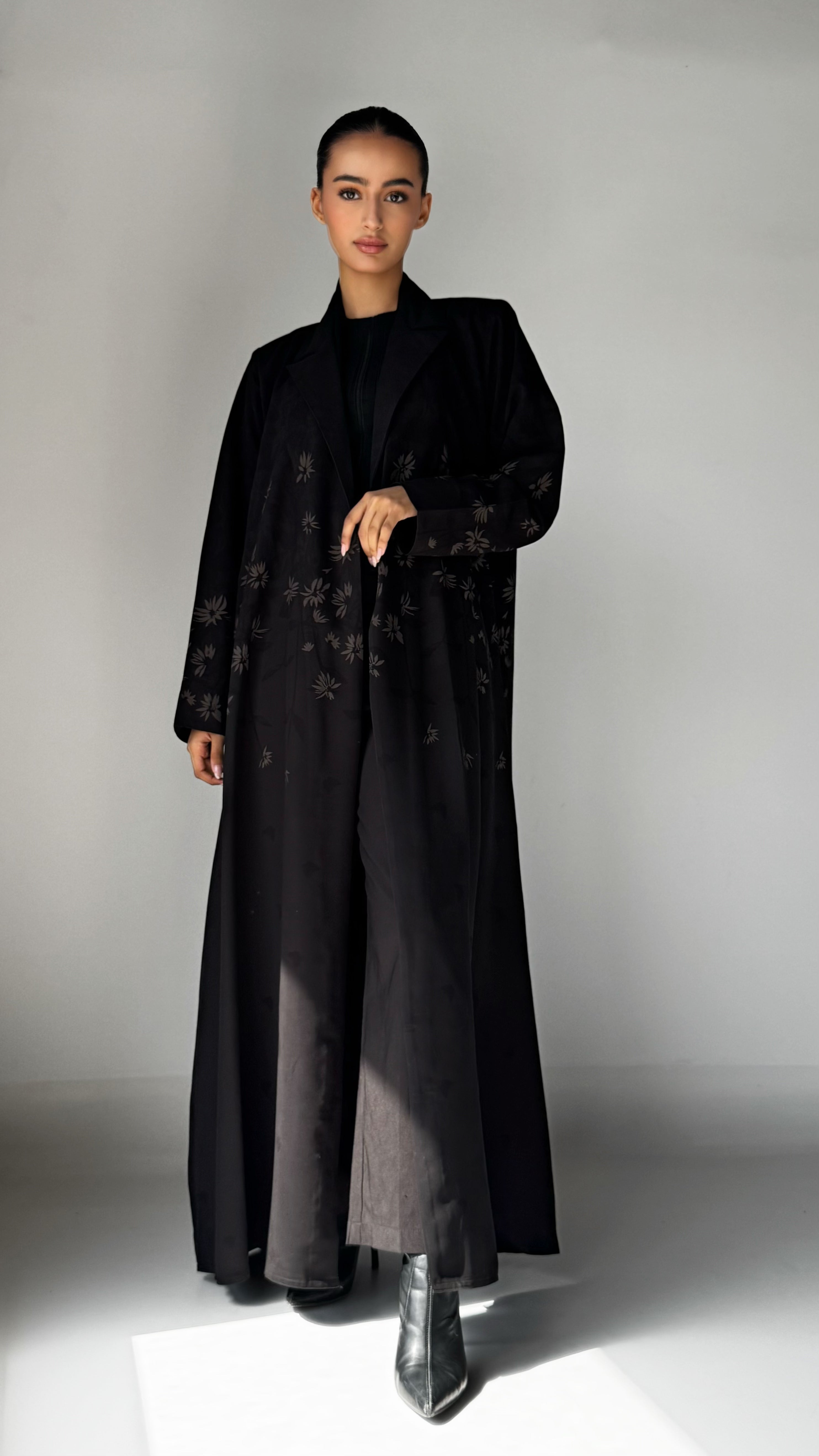 MW645 - Light Crepe Standing with Jacquard Half-Cloche