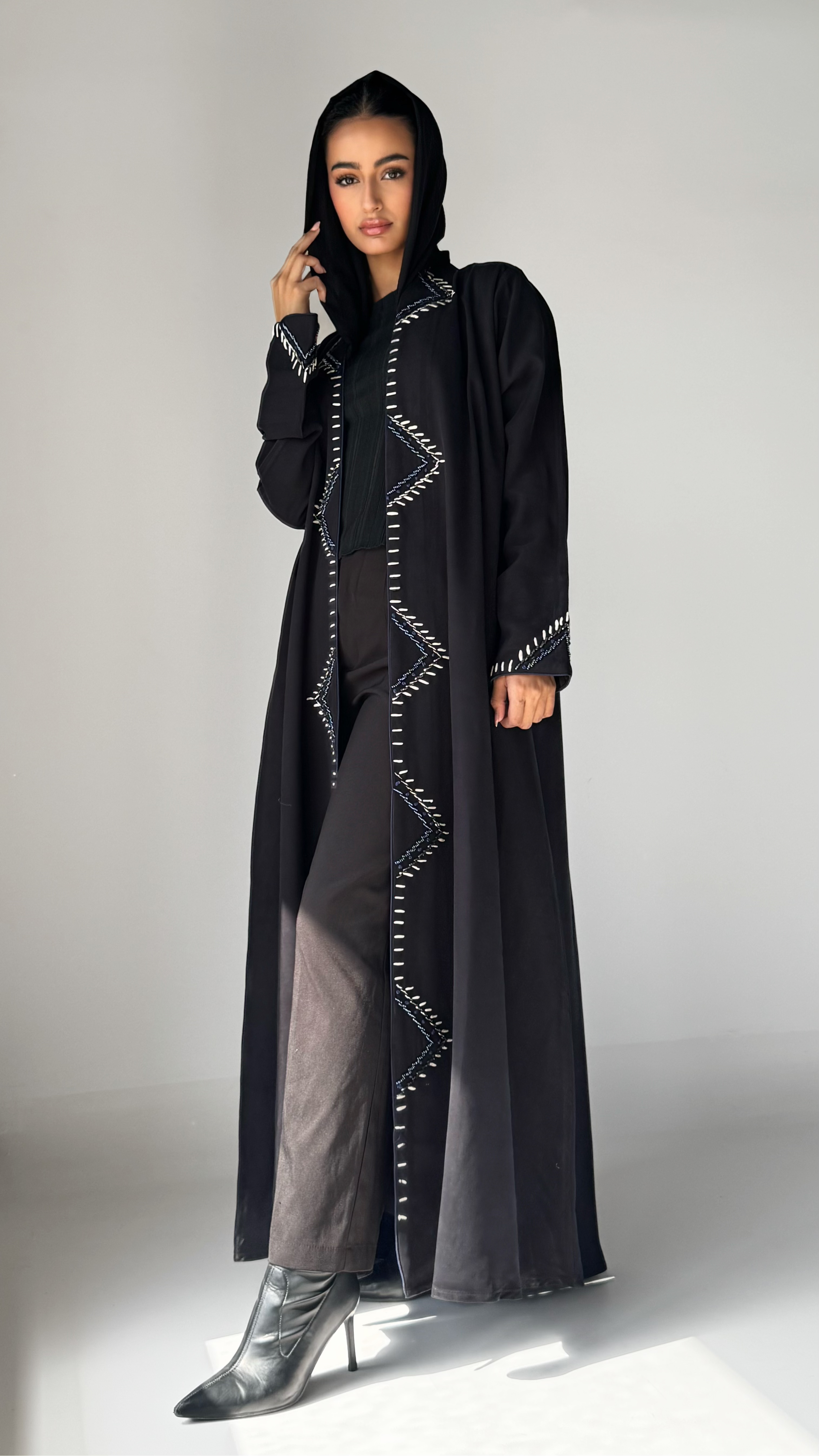 MW645 - Light Crepe Standing with Jacquard Half-Cloche