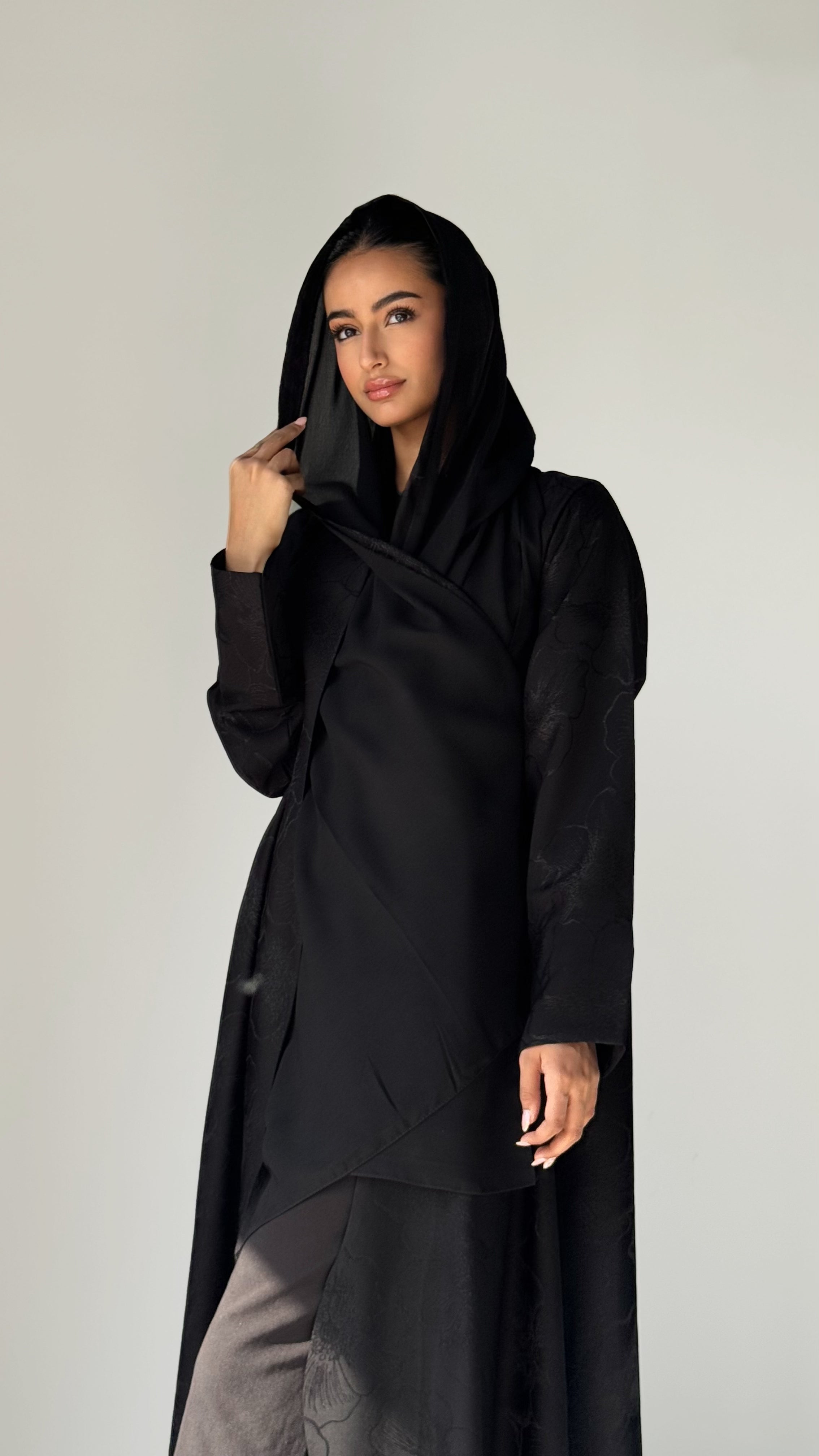 MW1594- عباية جاكار بقصة غير مستقيمة | Jacquard Abaya with Asymmetrical Cut - Aya