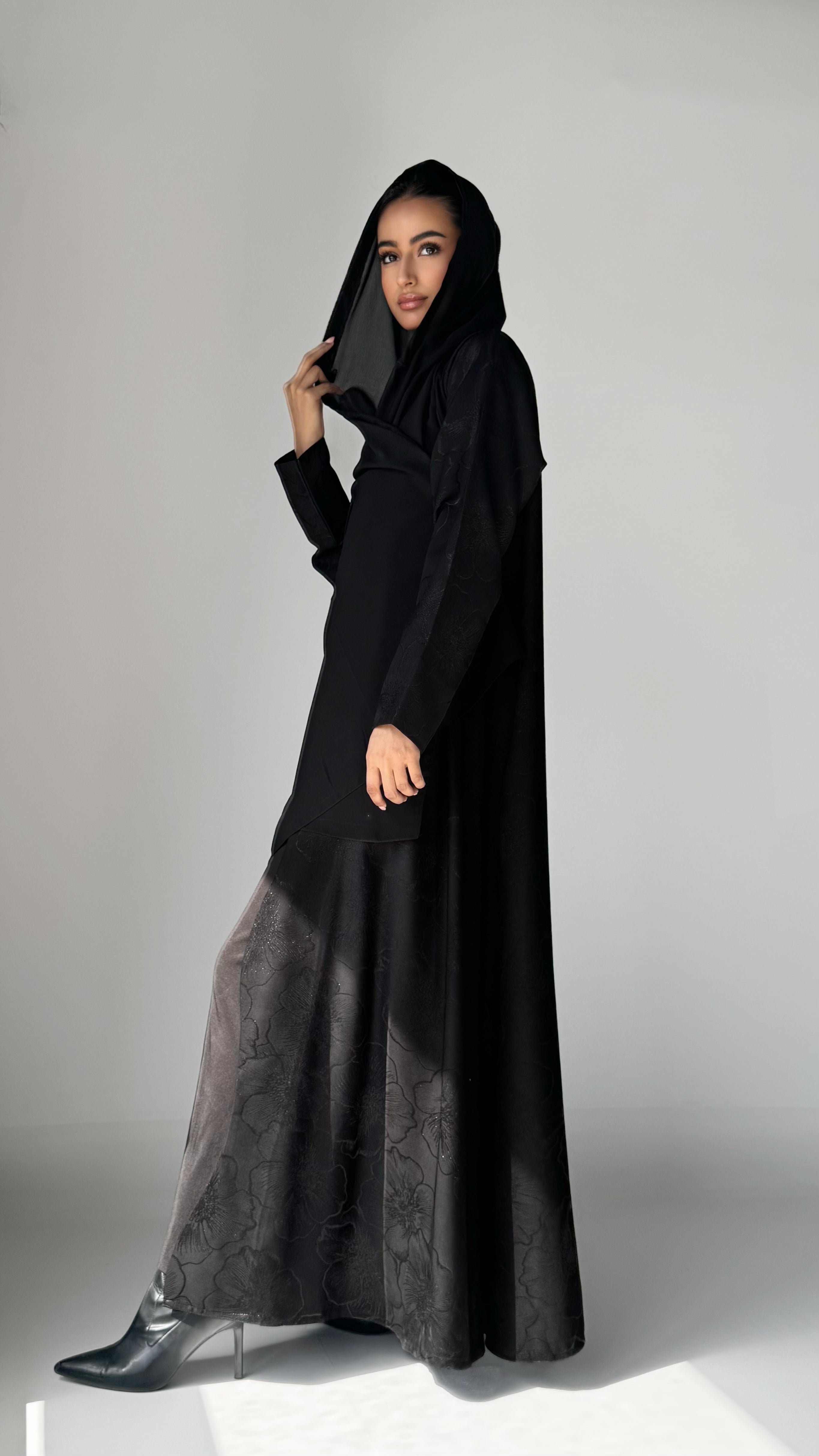 MW1594- عباية جاكار بقصة غير مستقيمة | Jacquard Abaya with Asymmetrical Cut - Aya