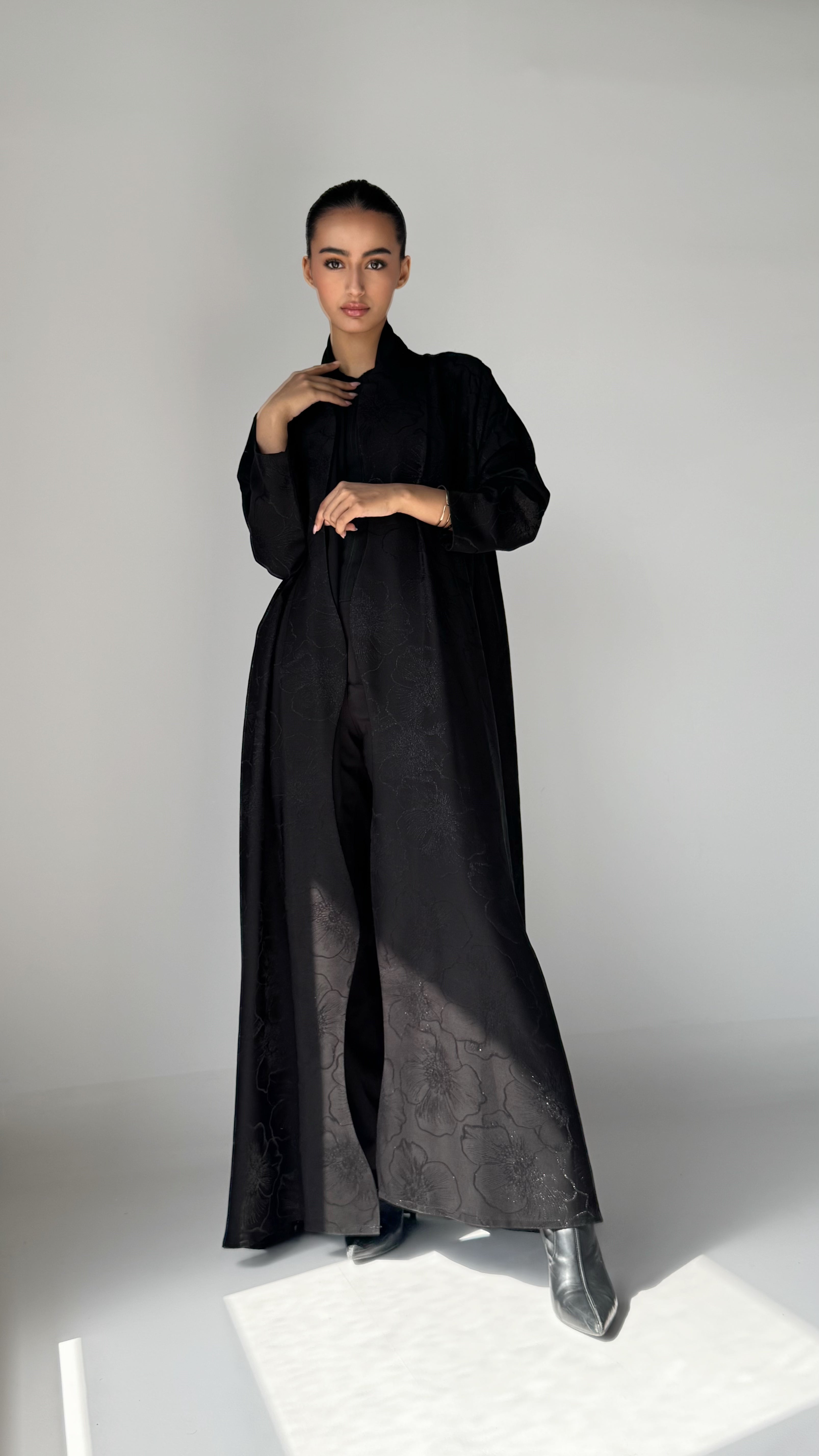 MW1594- عباية جاكار بقصة غير مستقيمة | Jacquard Abaya with Asymmetrical Cut - Aya
