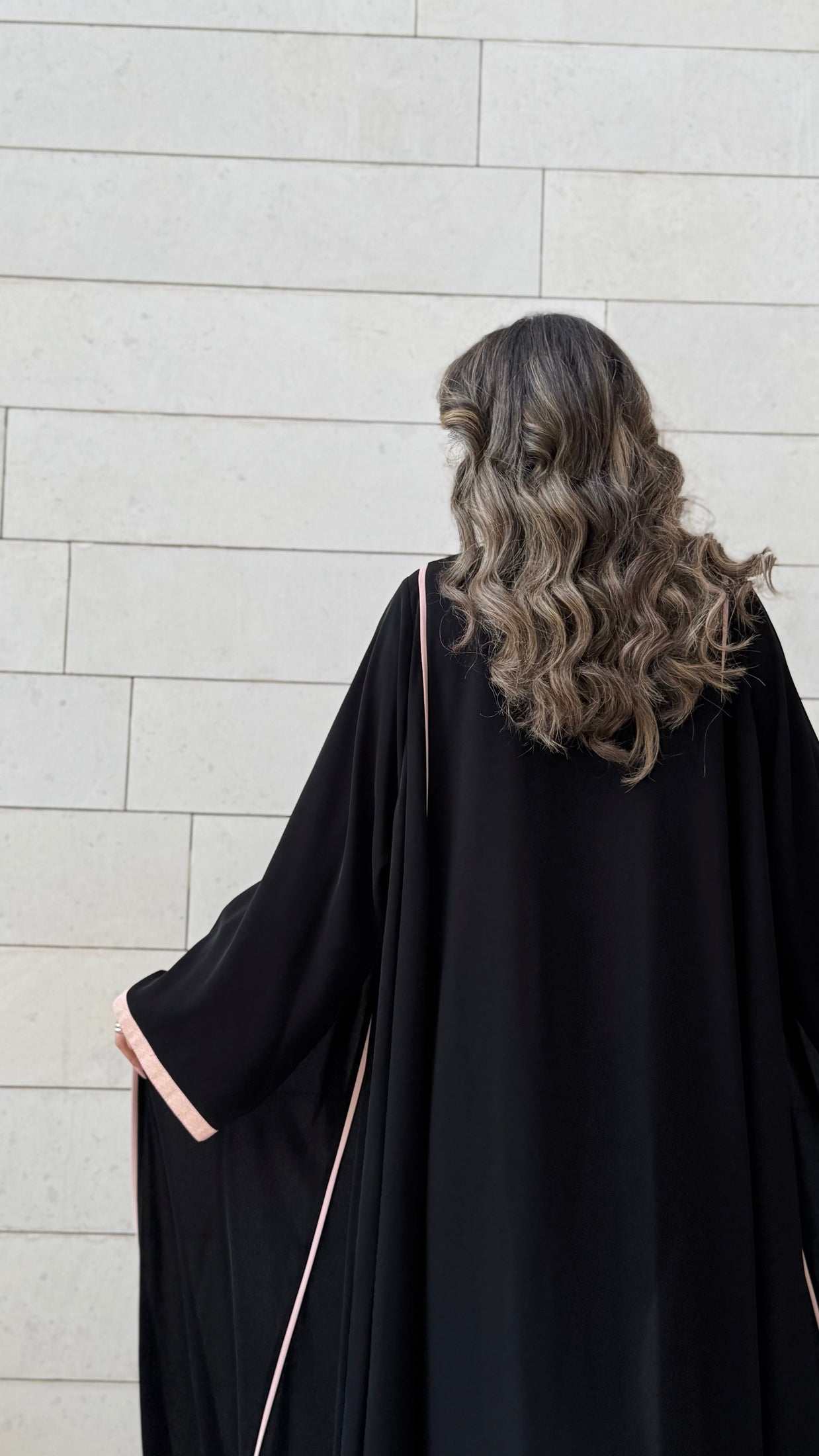 MW1606 - عباية سوداء بخطوط وردية وتطريز وردي | Black Abaya with Pink Stripes and Embroidery - Aya