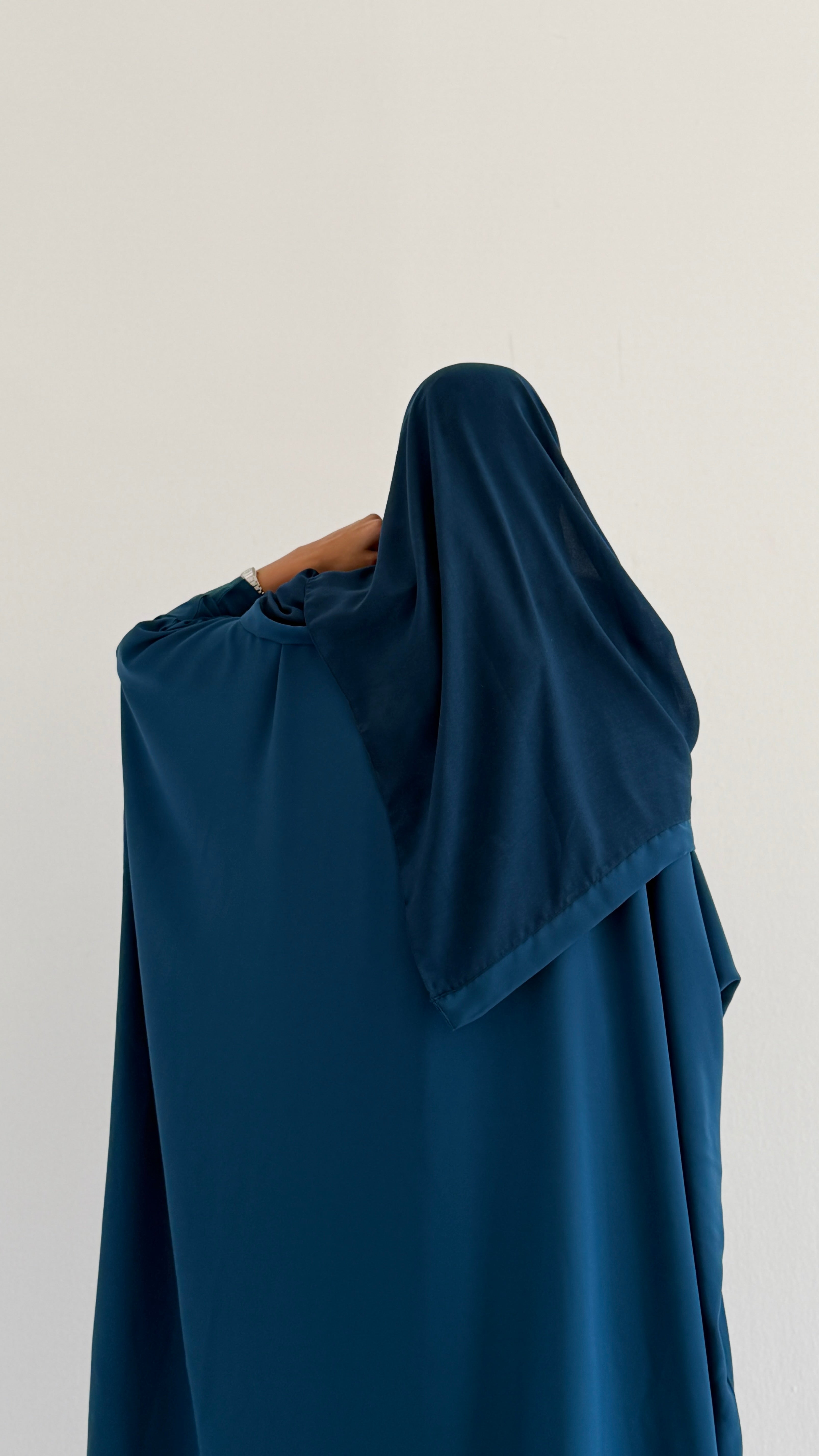 MW2011 - عباية كريب مع فستان كريب - Aya