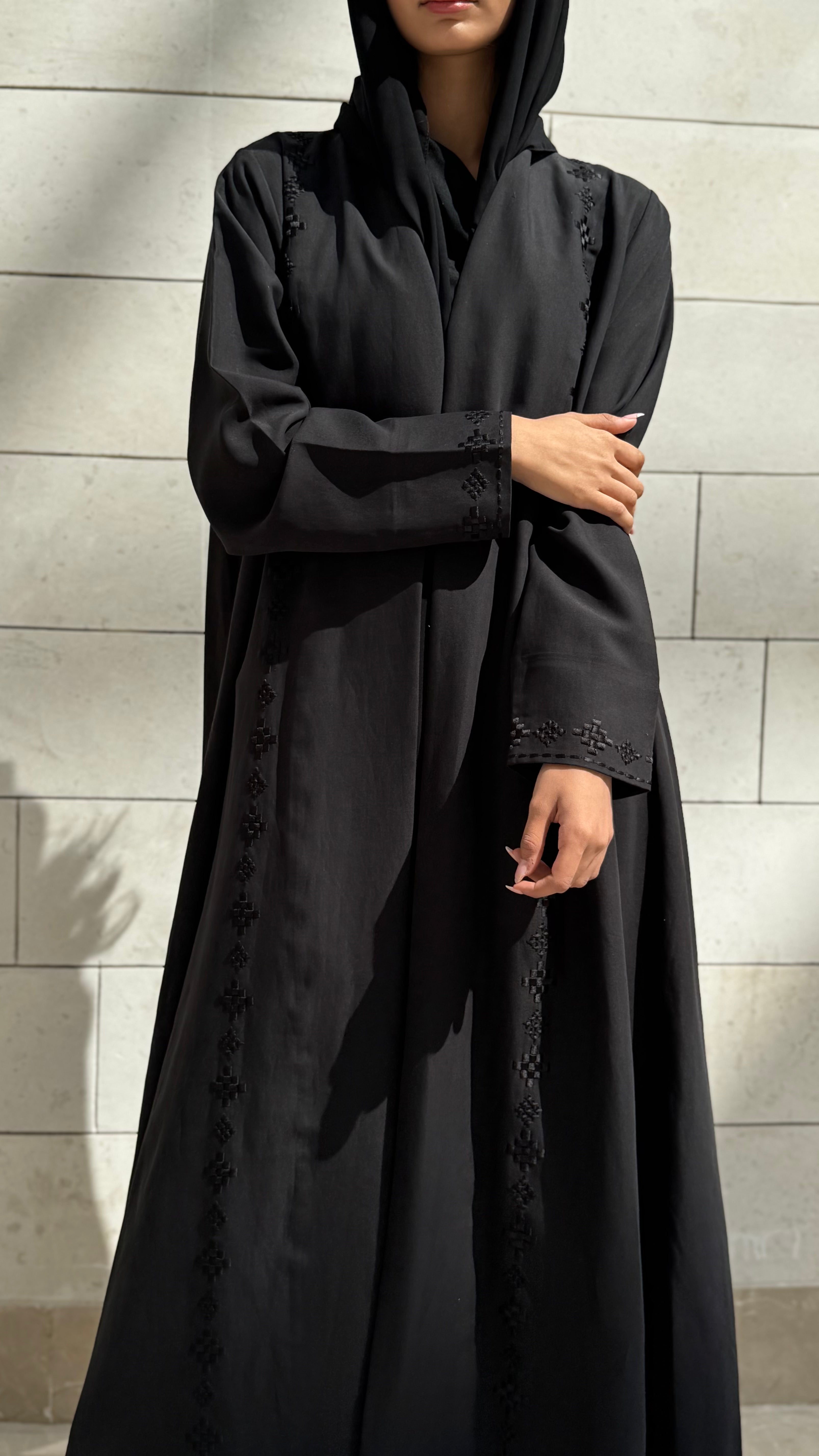 MWT656 - عباية تطريز كريب رصاصي - Aya