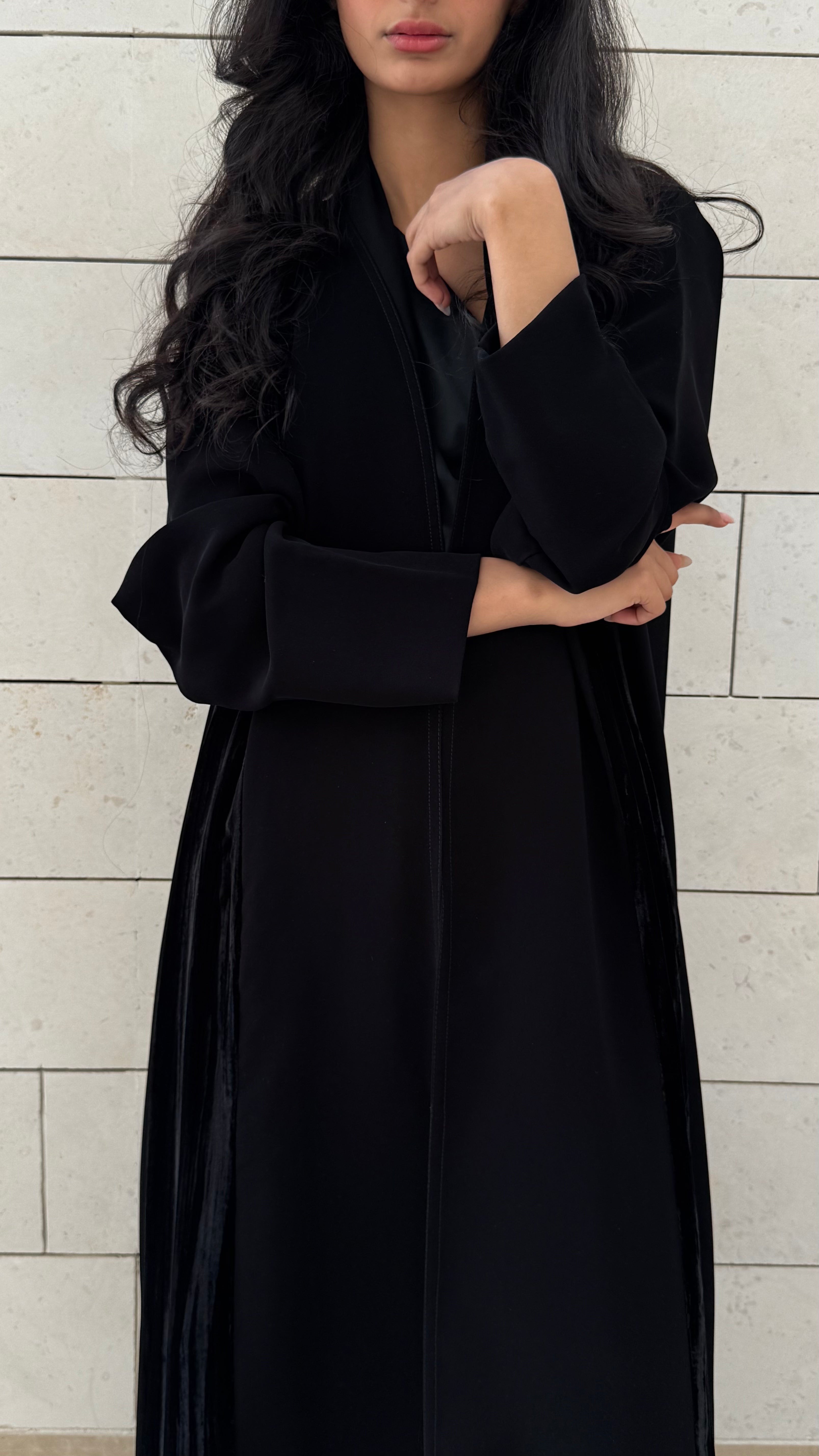 MWT665 - عباية اسود مع دخيلة مخمل - Aya