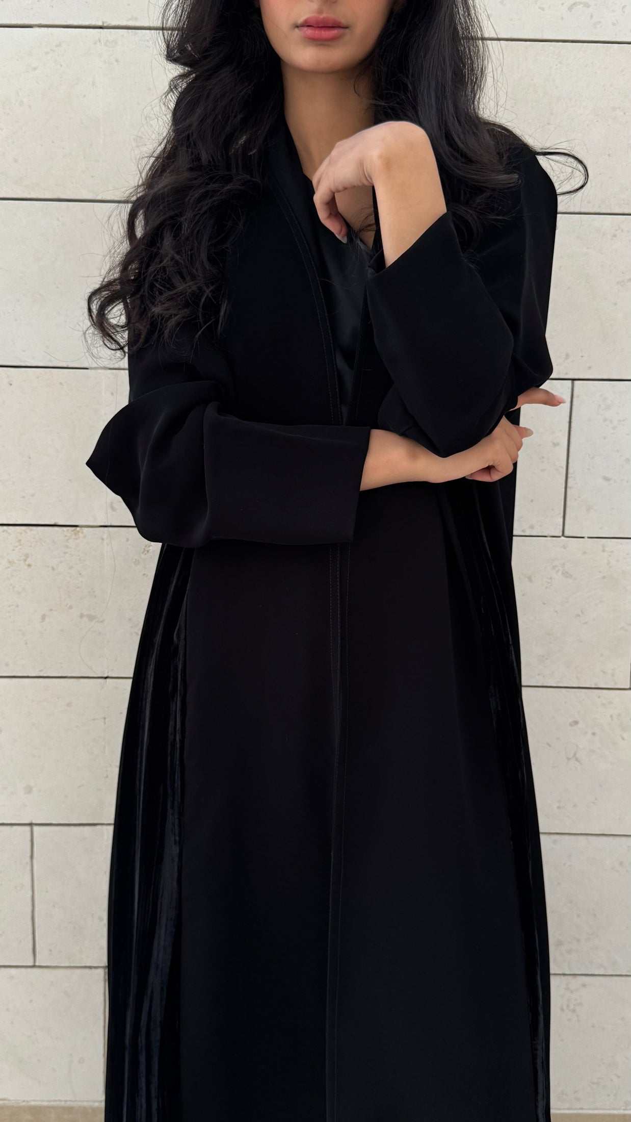 MWT665 - عباية اسود مع دخيلة مخمل - Aya