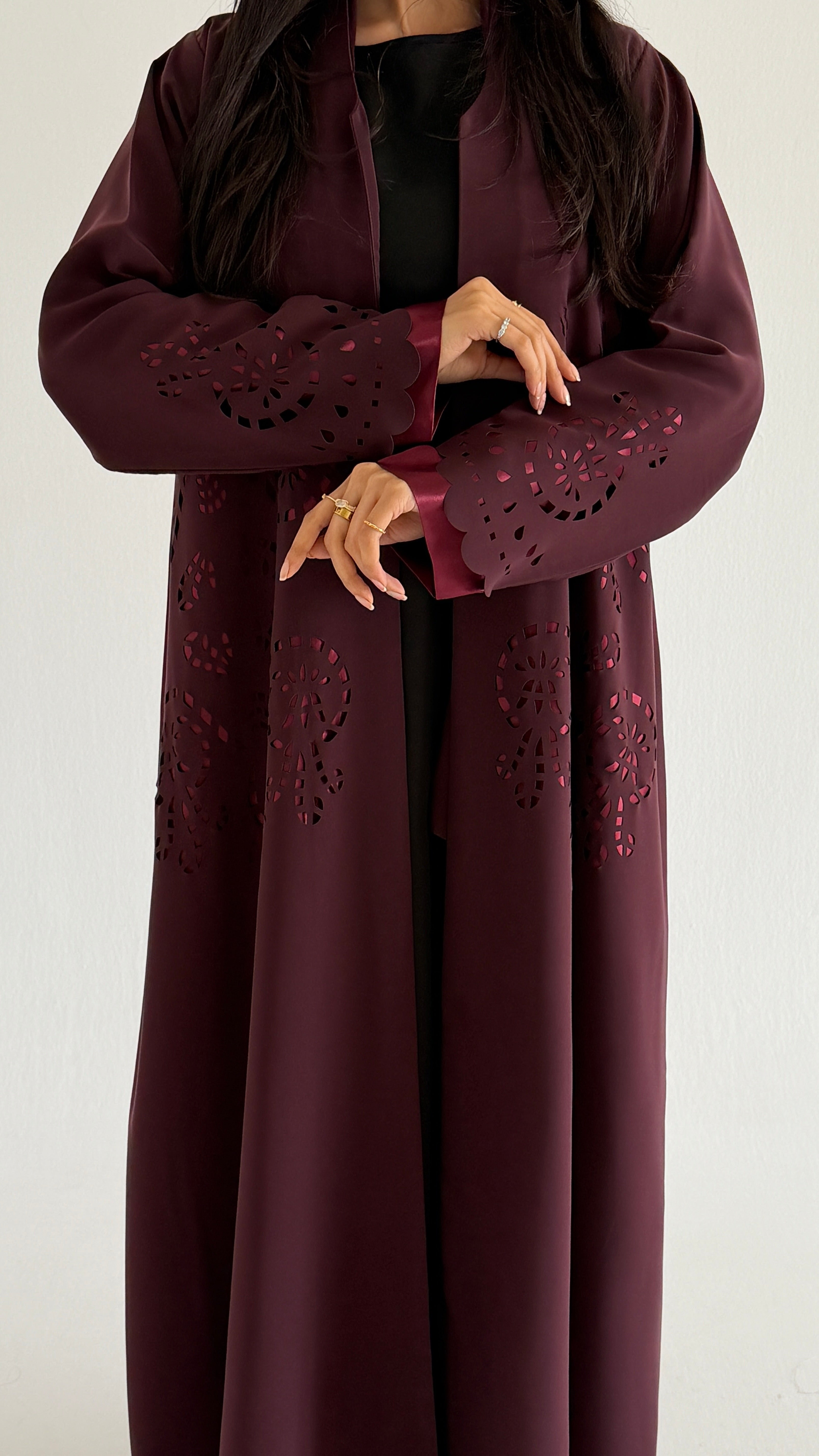 MWT1152 - عباية كريب مع اضافة تخريم صيفي على القماش - Aya