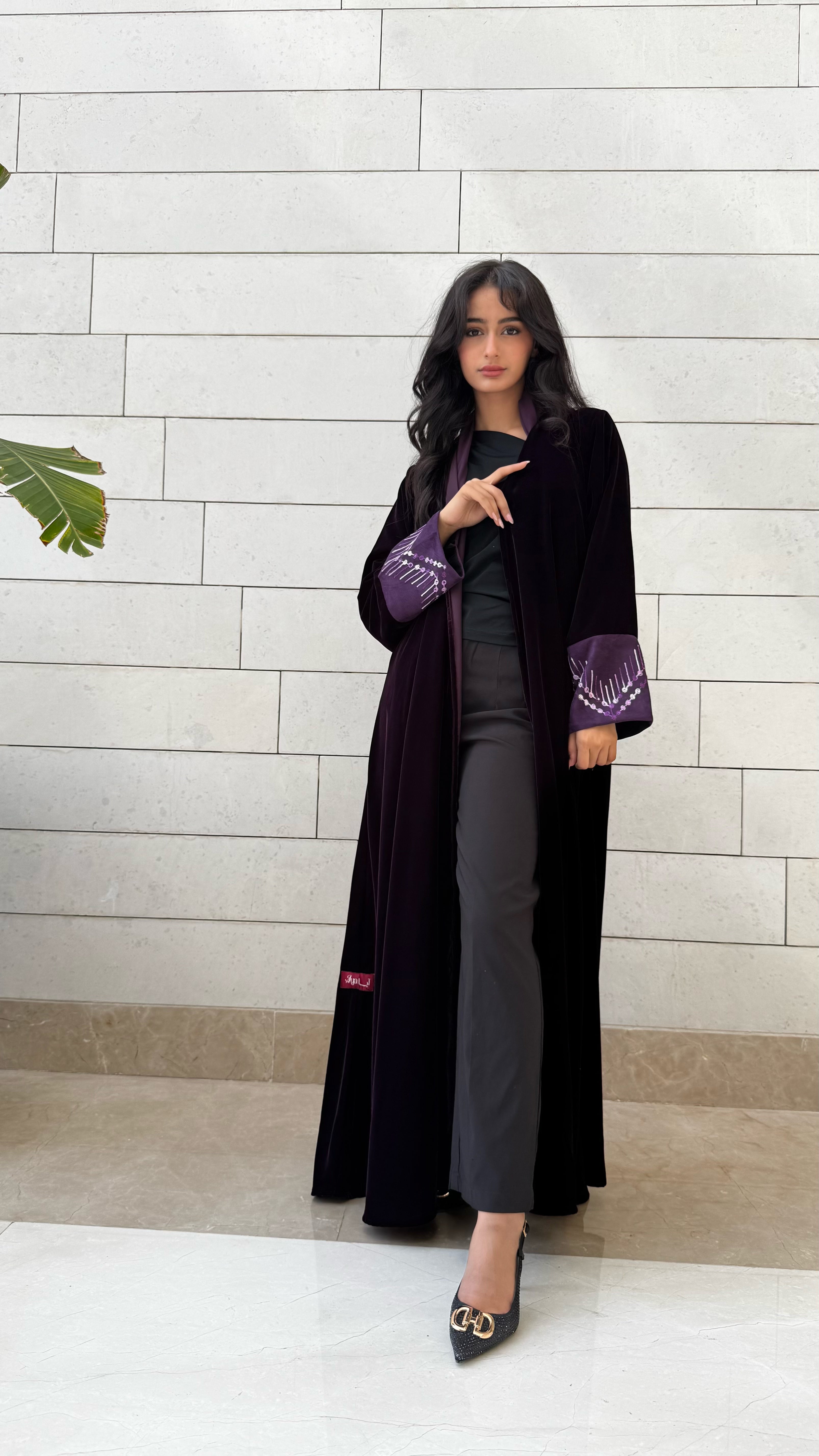 MWT650 - عباية مخمل مع تدخيلة شامواه موفي - Aya