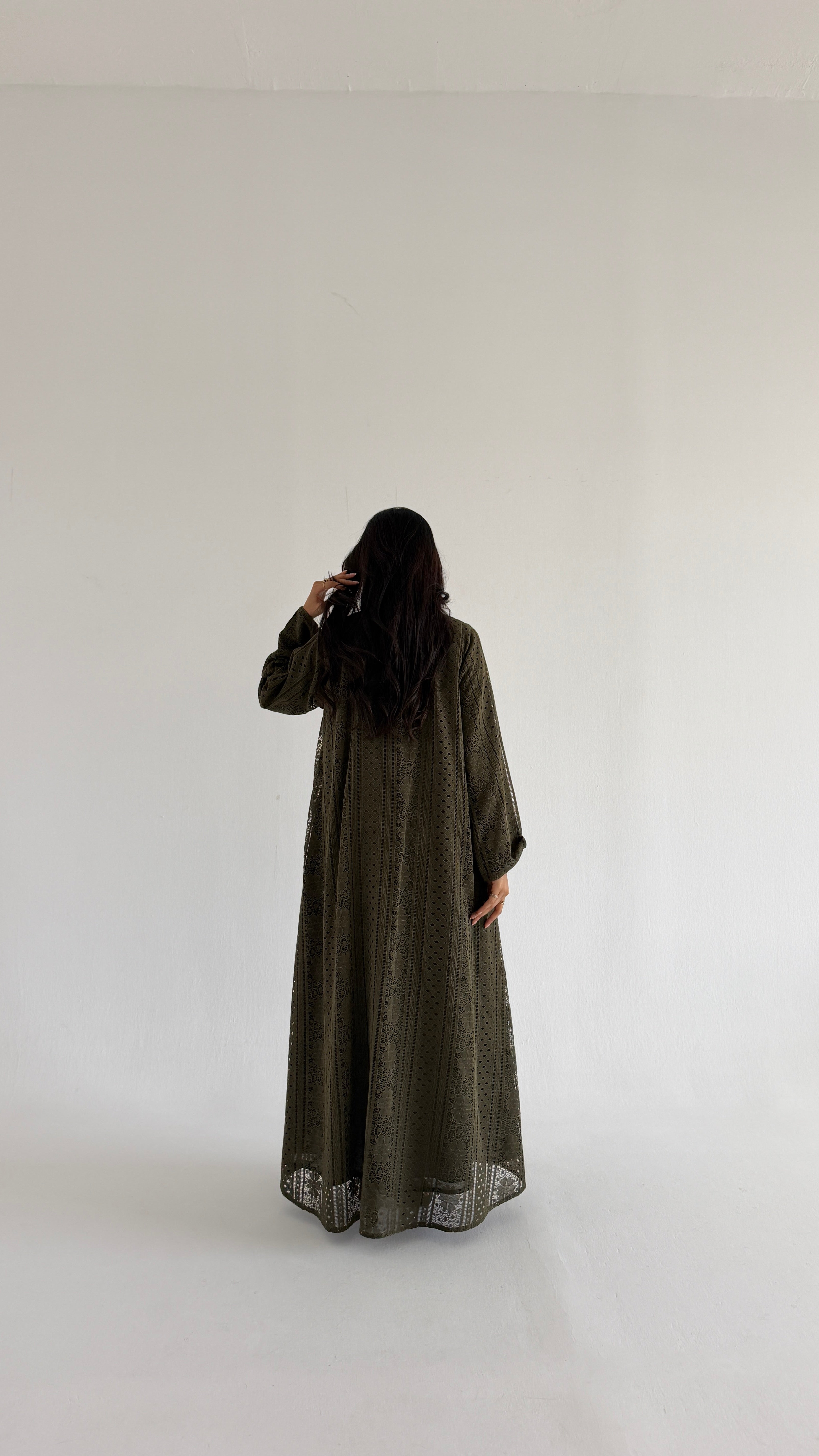 MW2157 -عباية دانتيل مبطن نص كلوش راقيه وحصرية - Aya