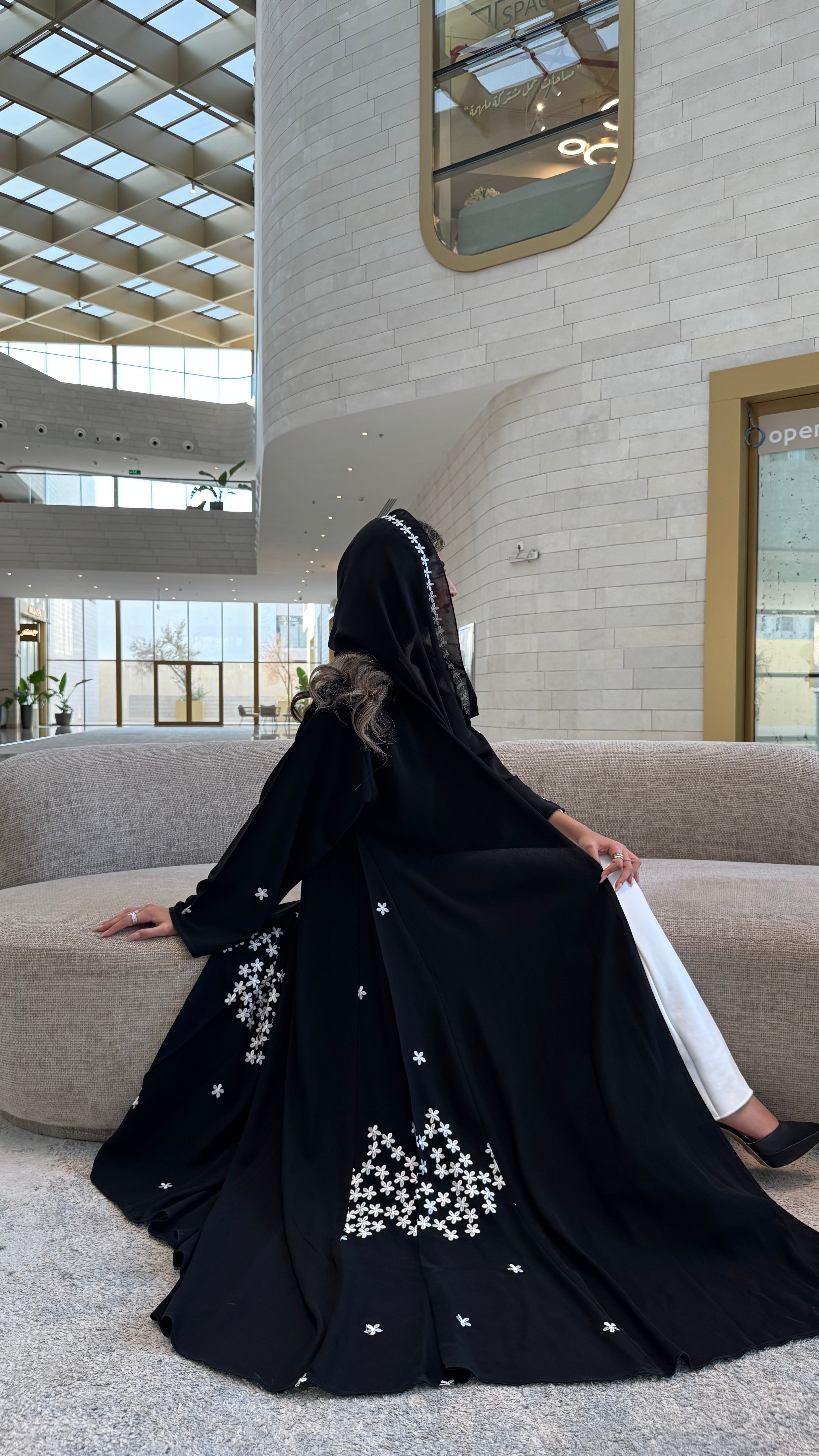 MW645 - Light Crepe Standing with Jacquard Half-Cloche