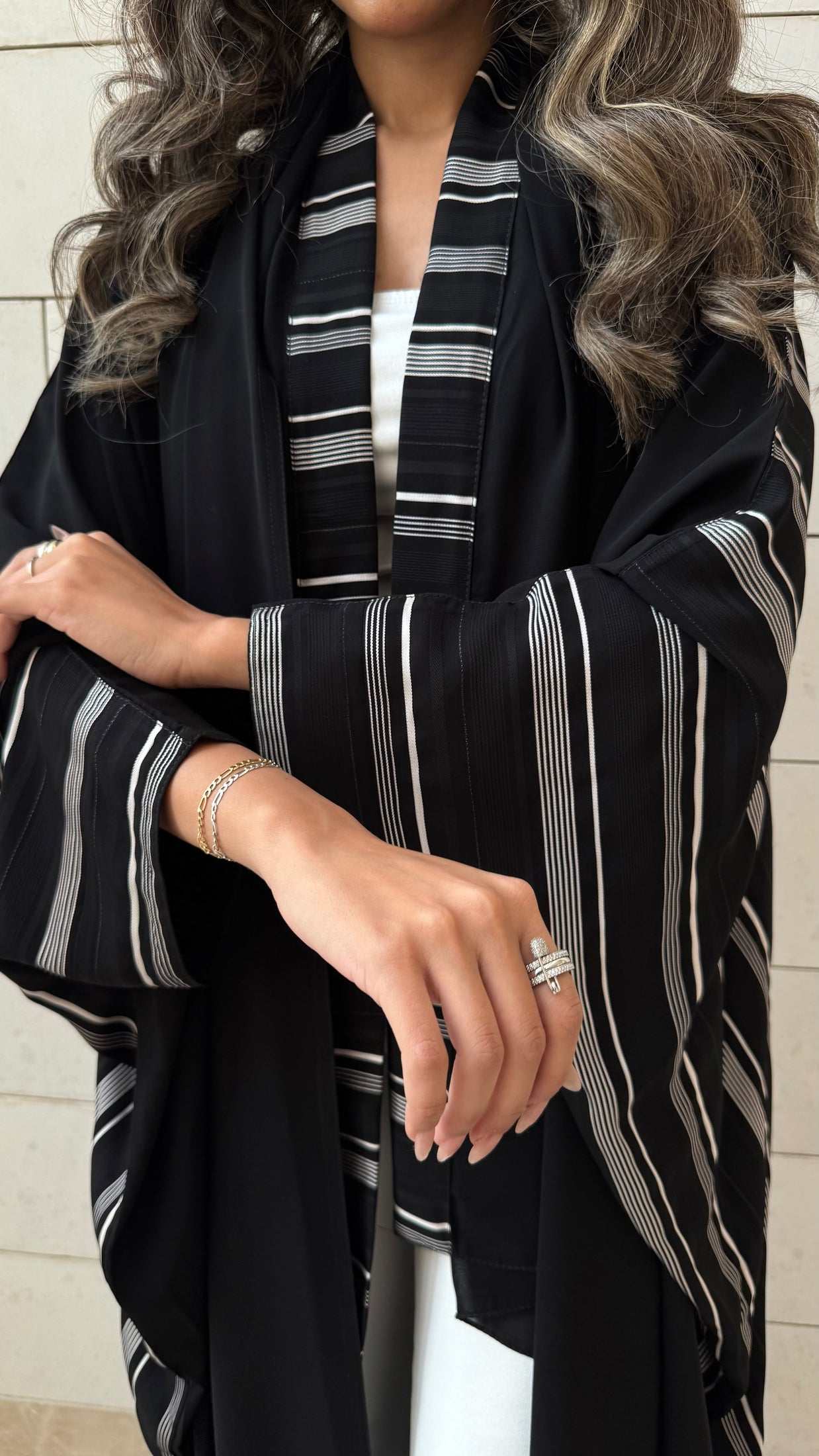 MW1592 - عباية سوداء كريب بظهر مخطط | Black Crepe Abaya with Striped Back - Aya
