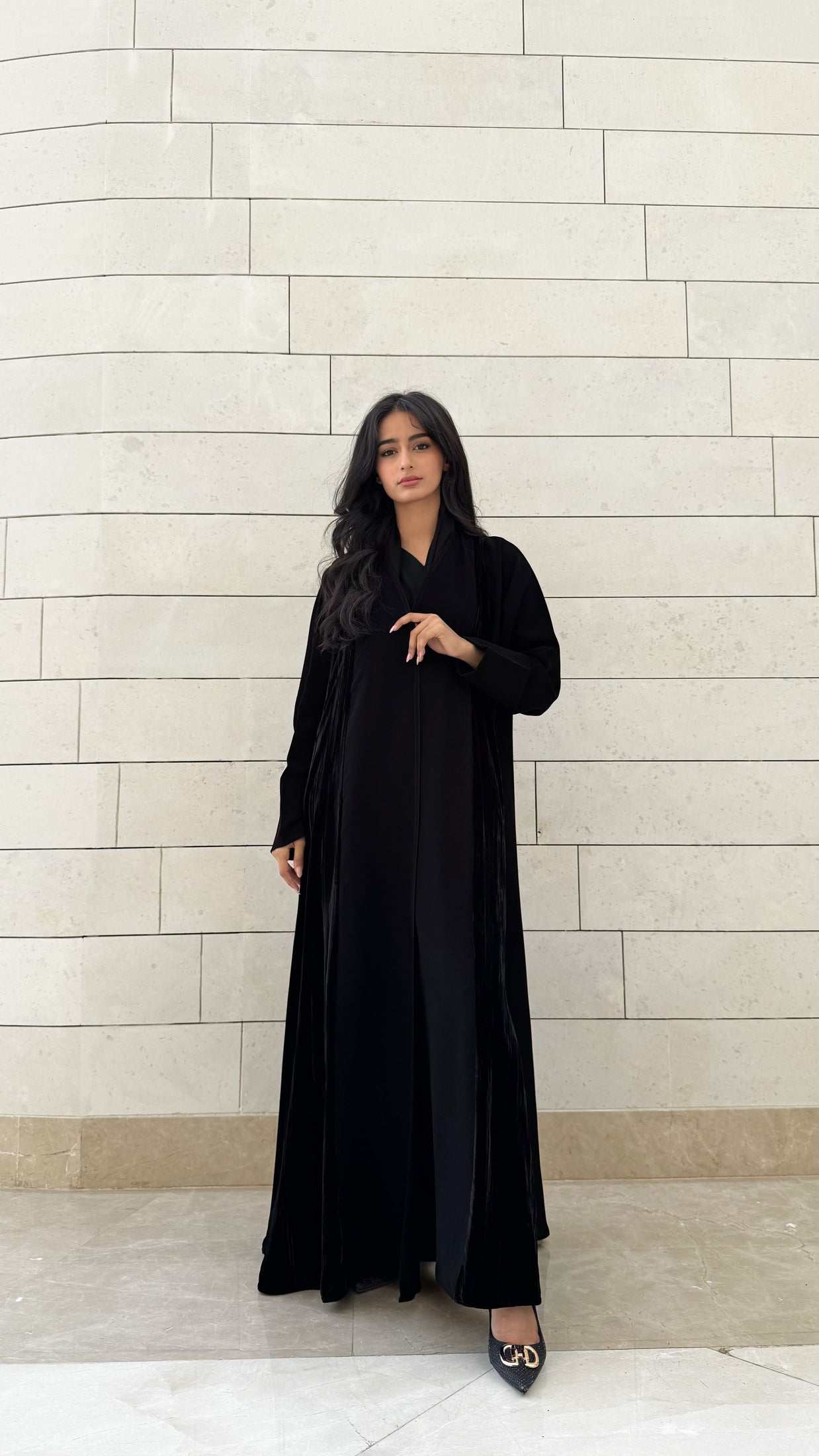 MWT665 - عباية اسود مع دخيلة مخمل - Aya