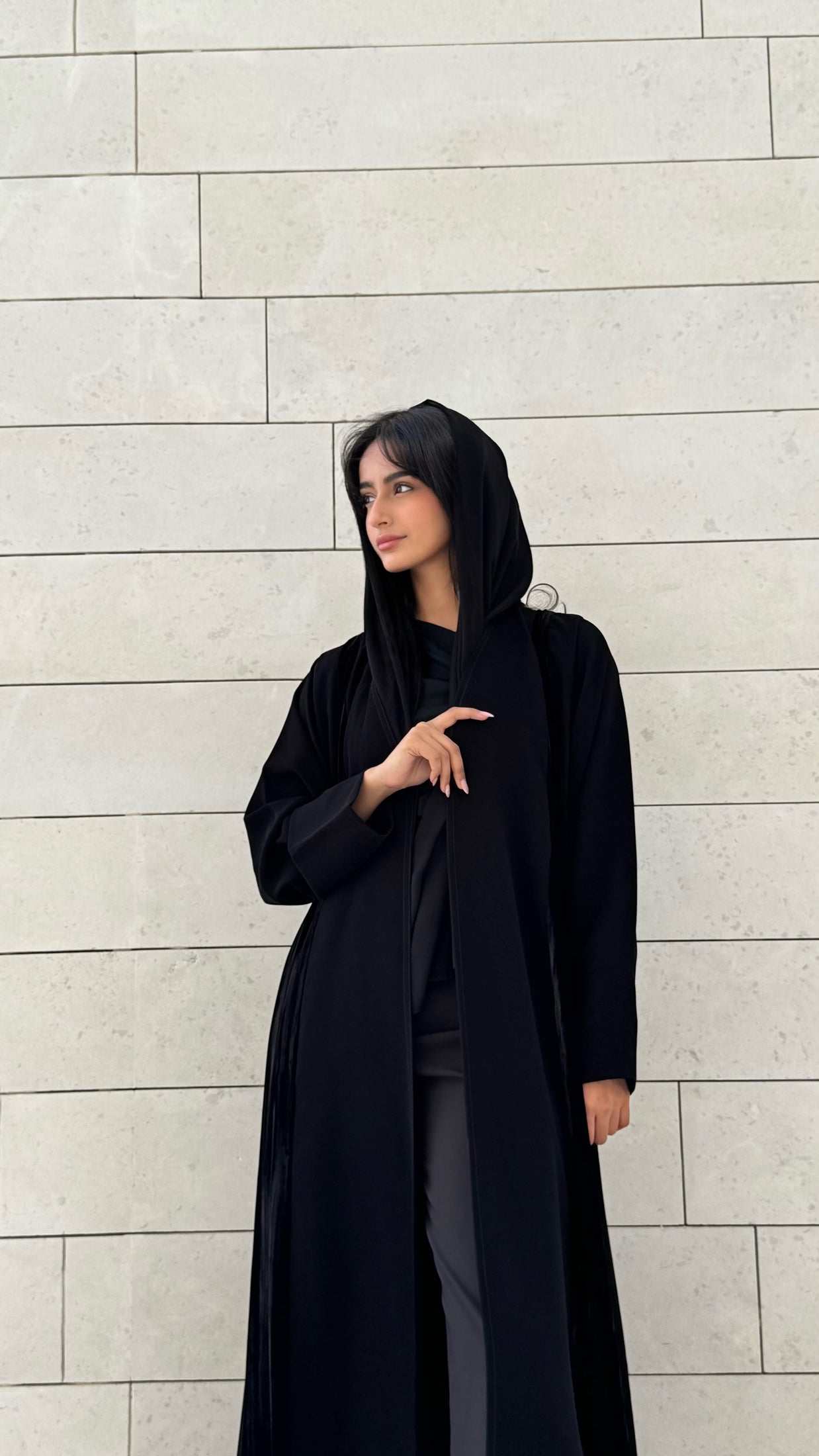 MWT665 - عباية اسود مع دخيلة مخمل - Aya