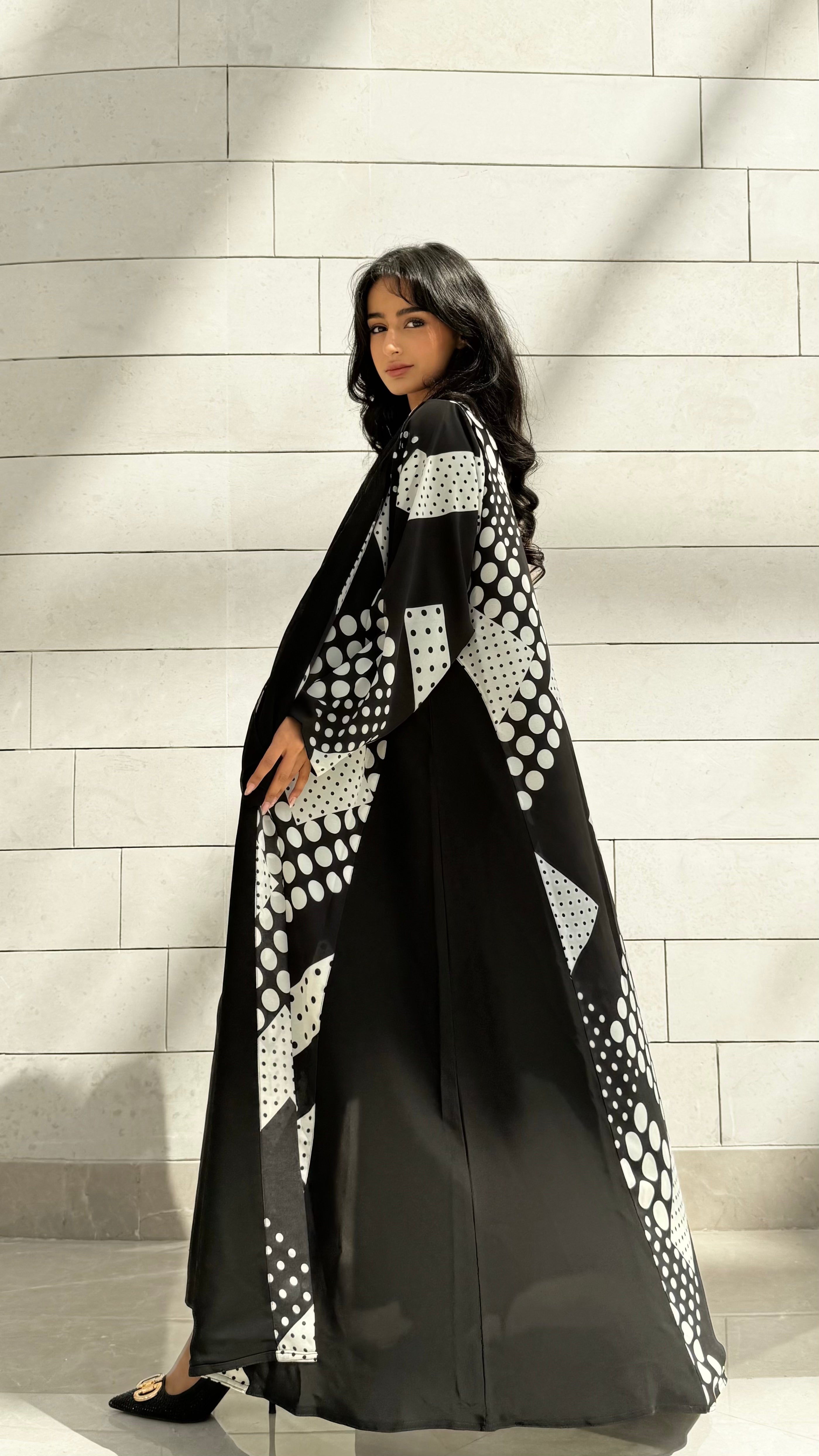 MW1549 - عباية تصميم بولكا دوت | TriDot - Aya