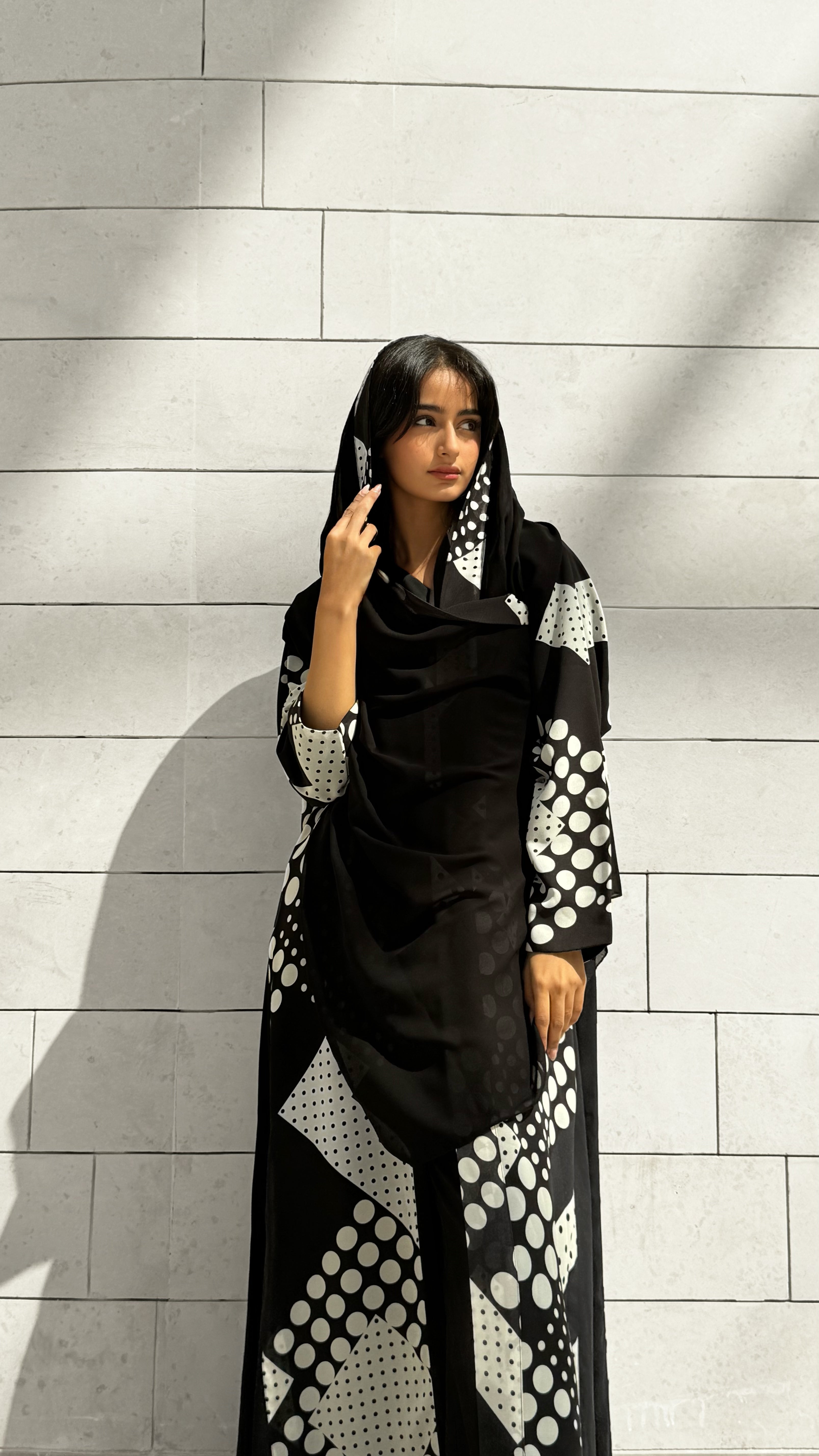 MW1549 - عباية تصميم بولكا دوت | TriDot - Aya