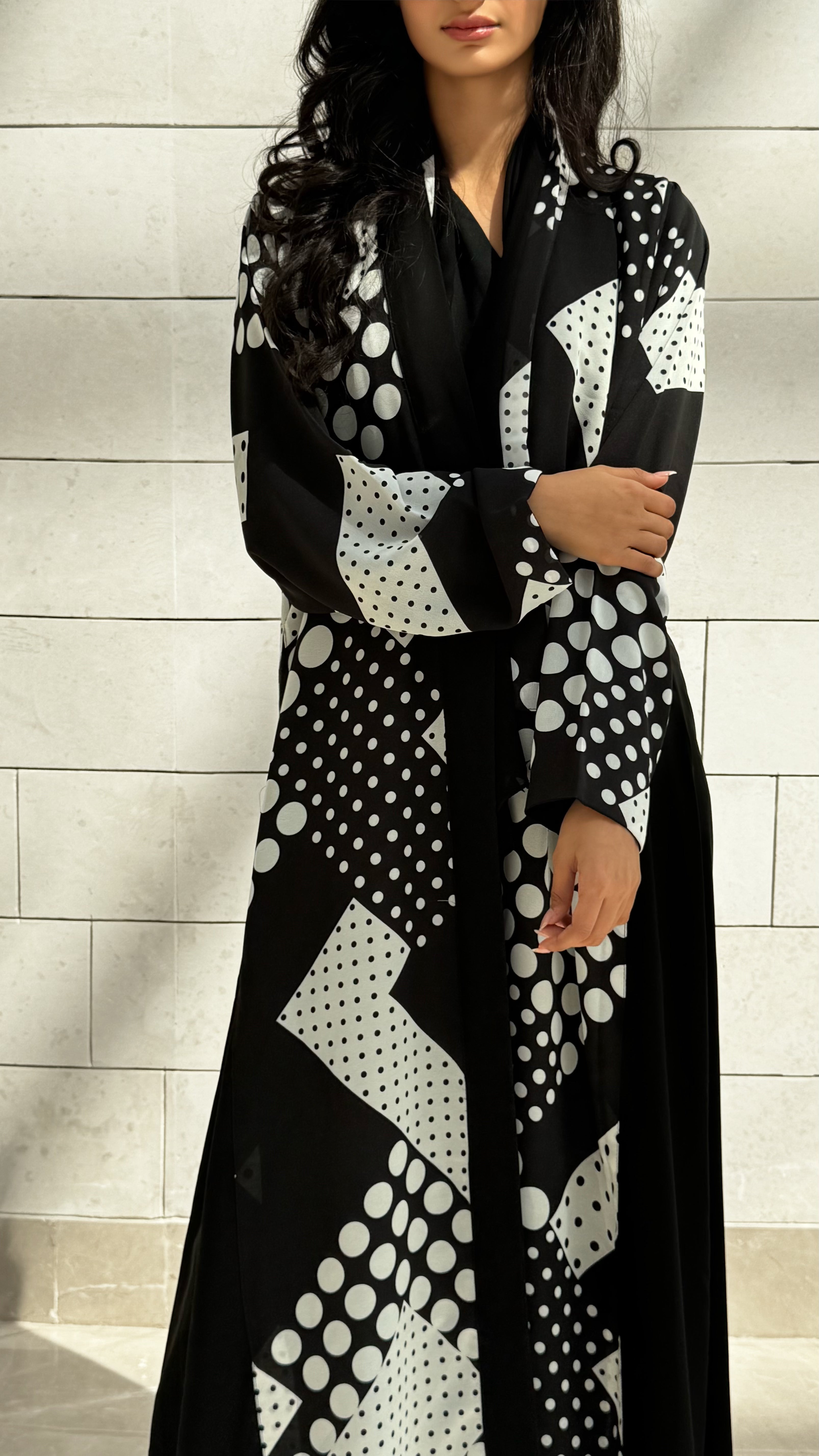 MW1549 - عباية تصميم بولكا دوت | TriDot - Aya
