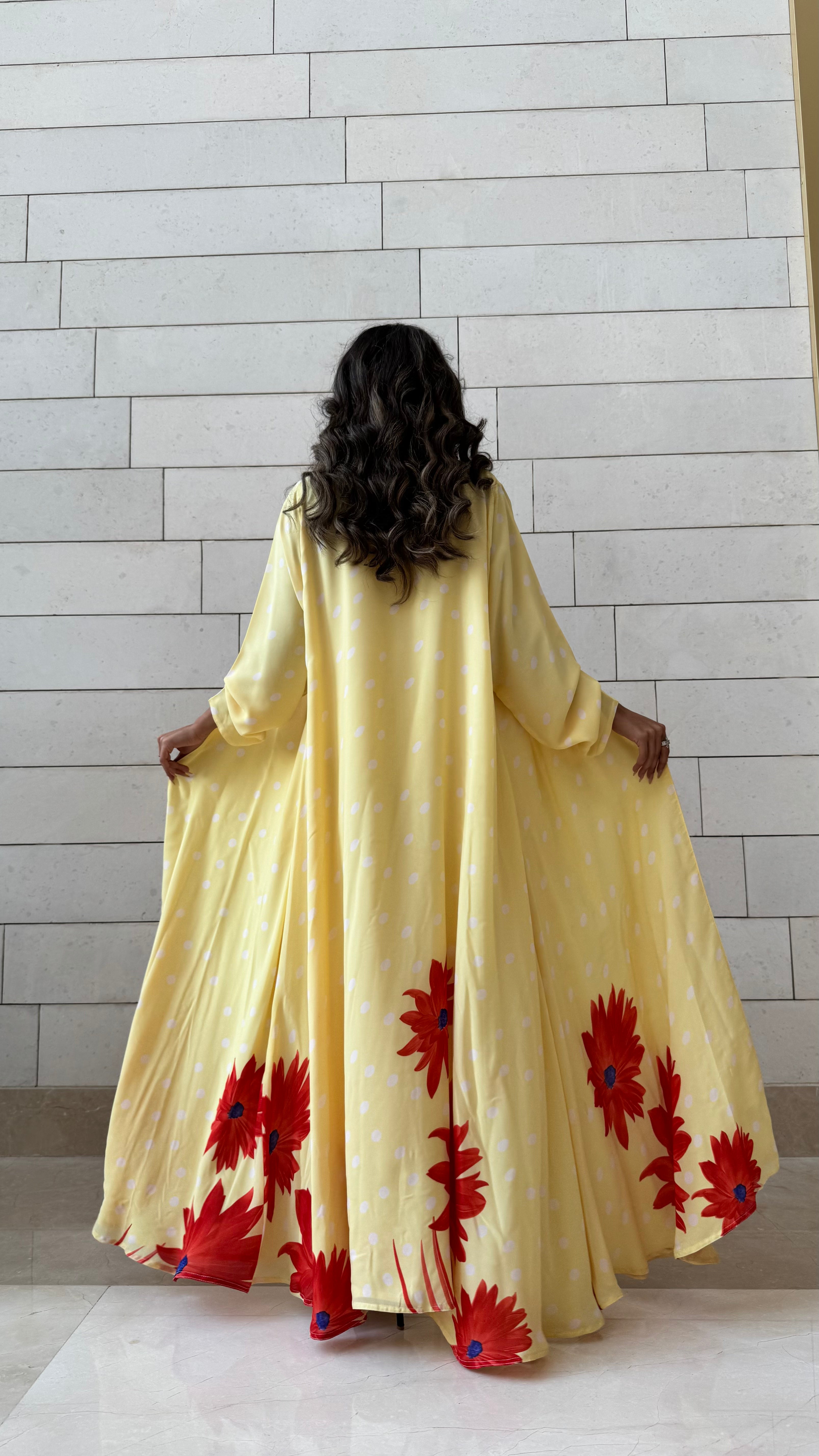 MW1593 - عباية شيفون صفراء منقطة بأطراف ورود | Yellow Polka-Dot Chiffon Abaya with Floral Edges