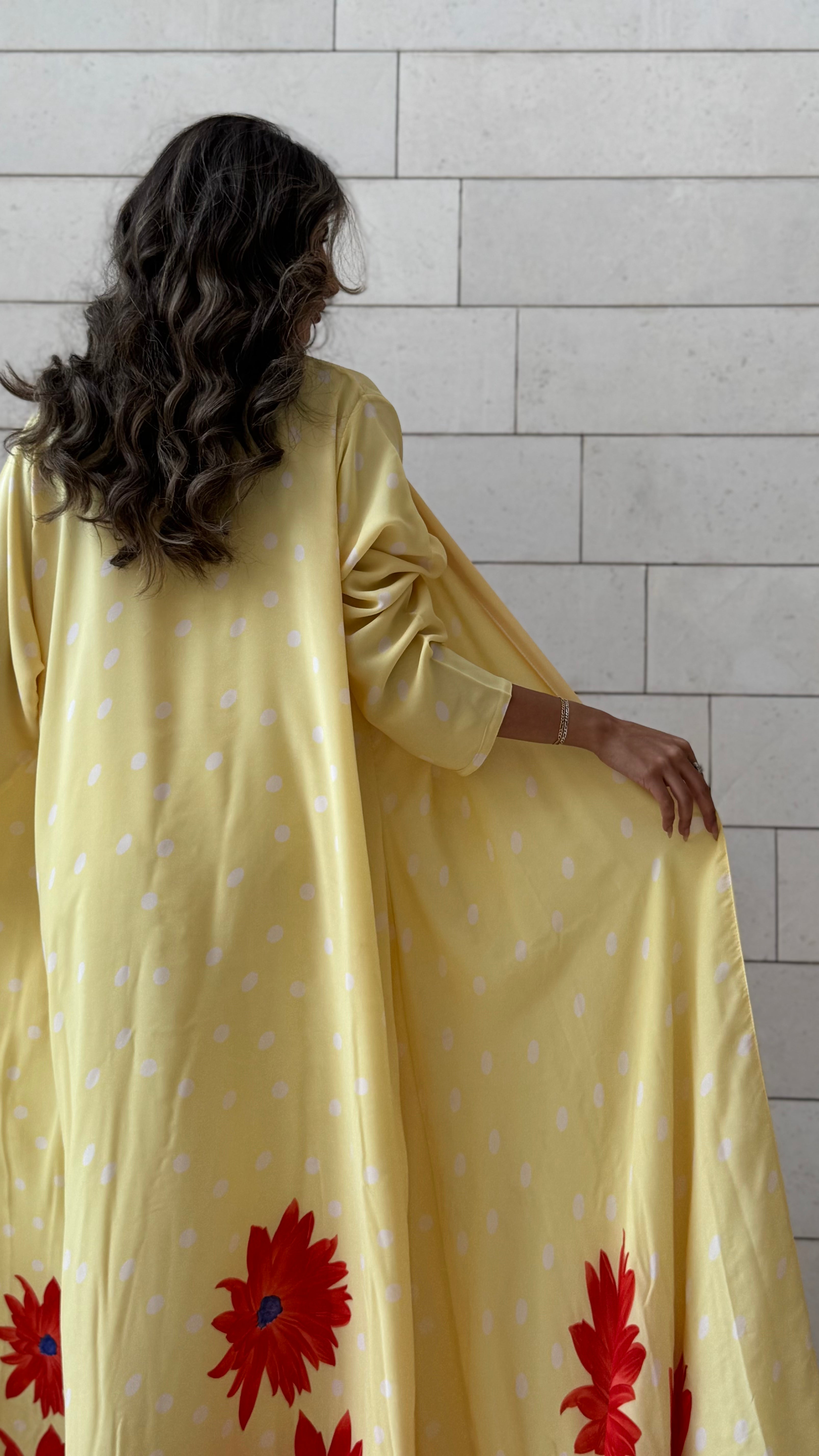 MW1593 - عباية شيفون صفراء منقطة بأطراف ورود | Yellow Polka-Dot Chiffon Abaya with Floral Edges