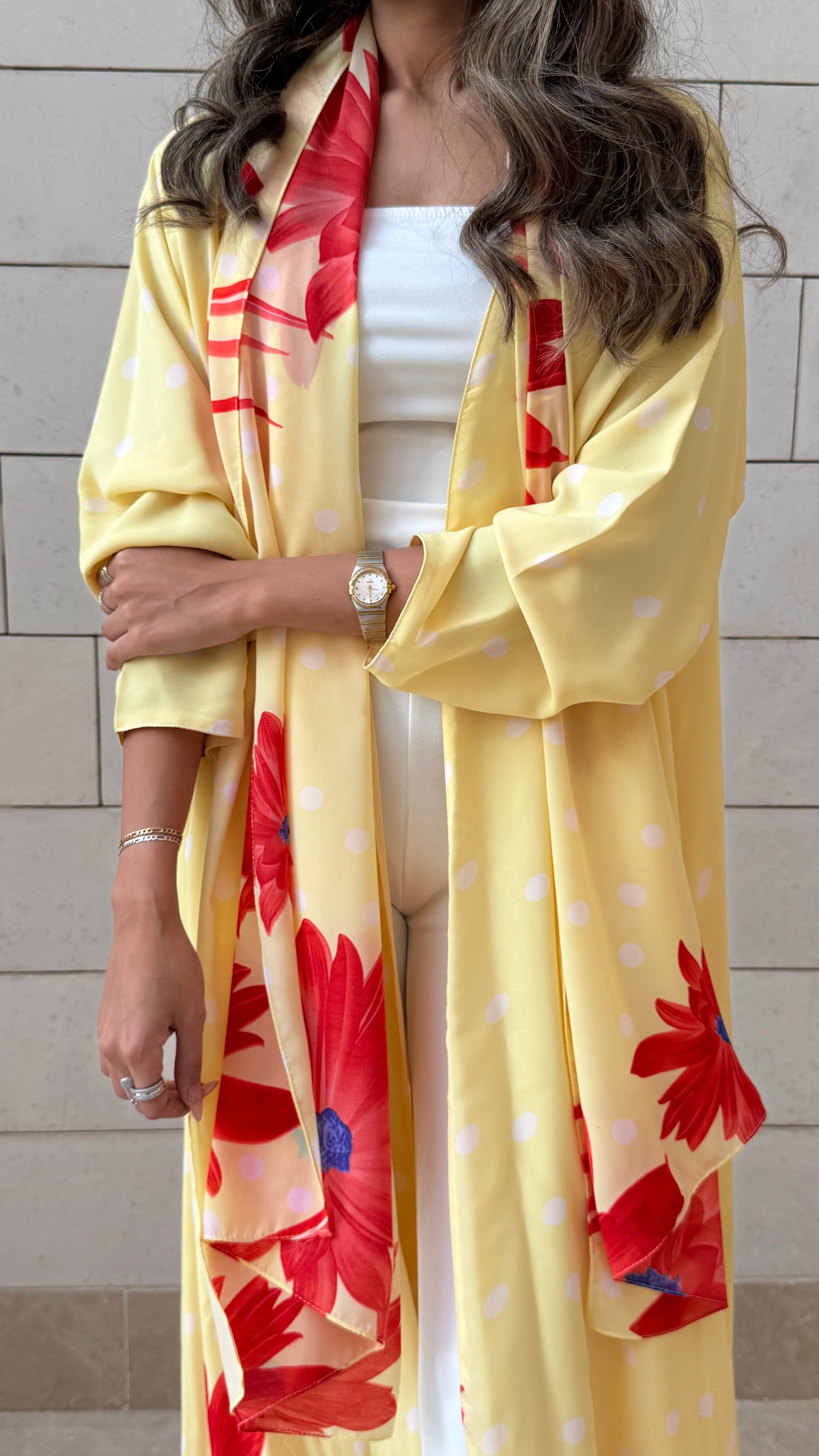 MW1593 - عباية شيفون صفراء منقطة بأطراف ورود | Yellow Polka-Dot Chiffon Abaya with Floral Edges