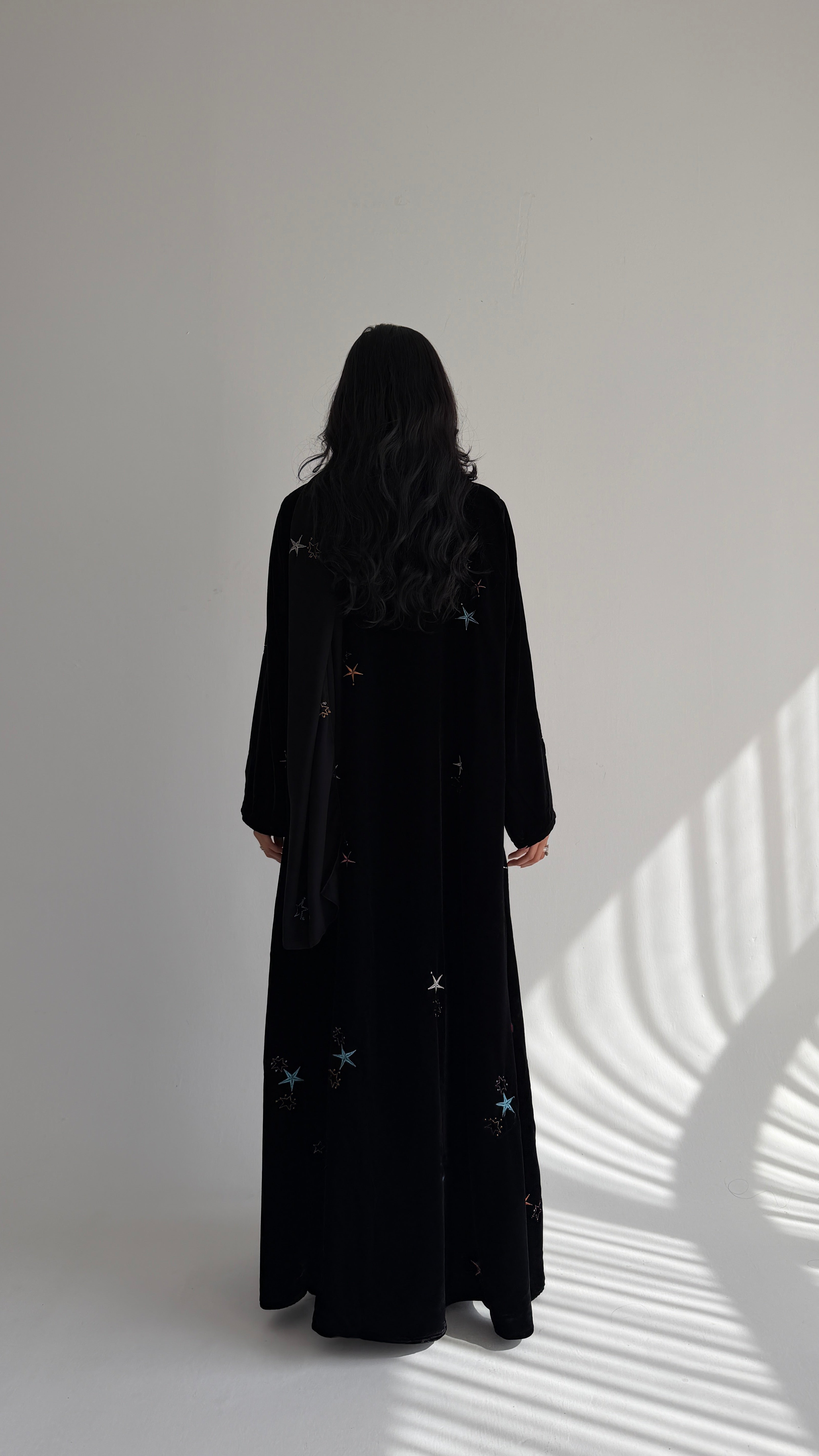 MWT845 - عباية مخمل تطريز نجمات - Aya