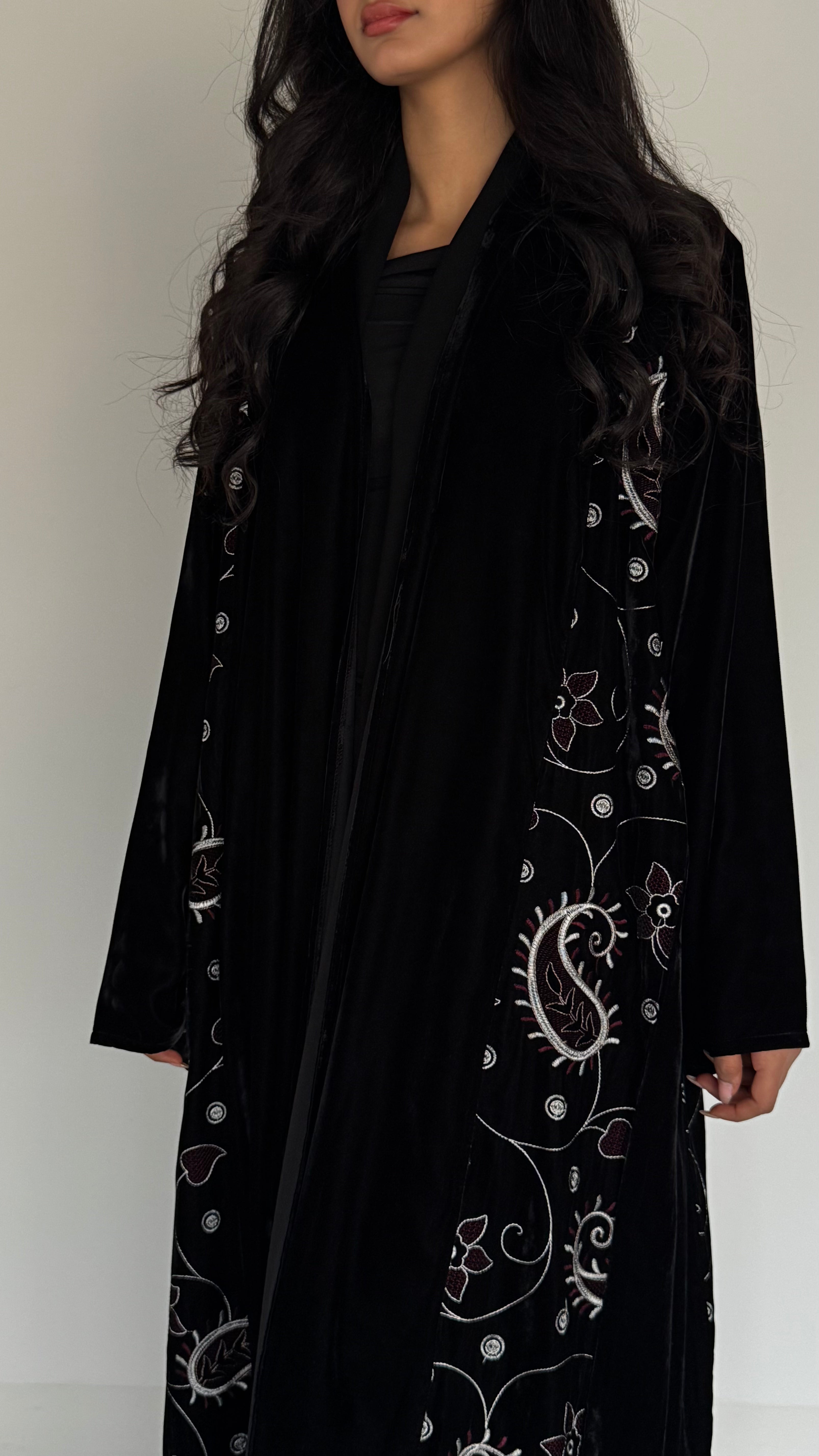 MW645 - Light Crepe Standing with Jacquard Half-Cloche