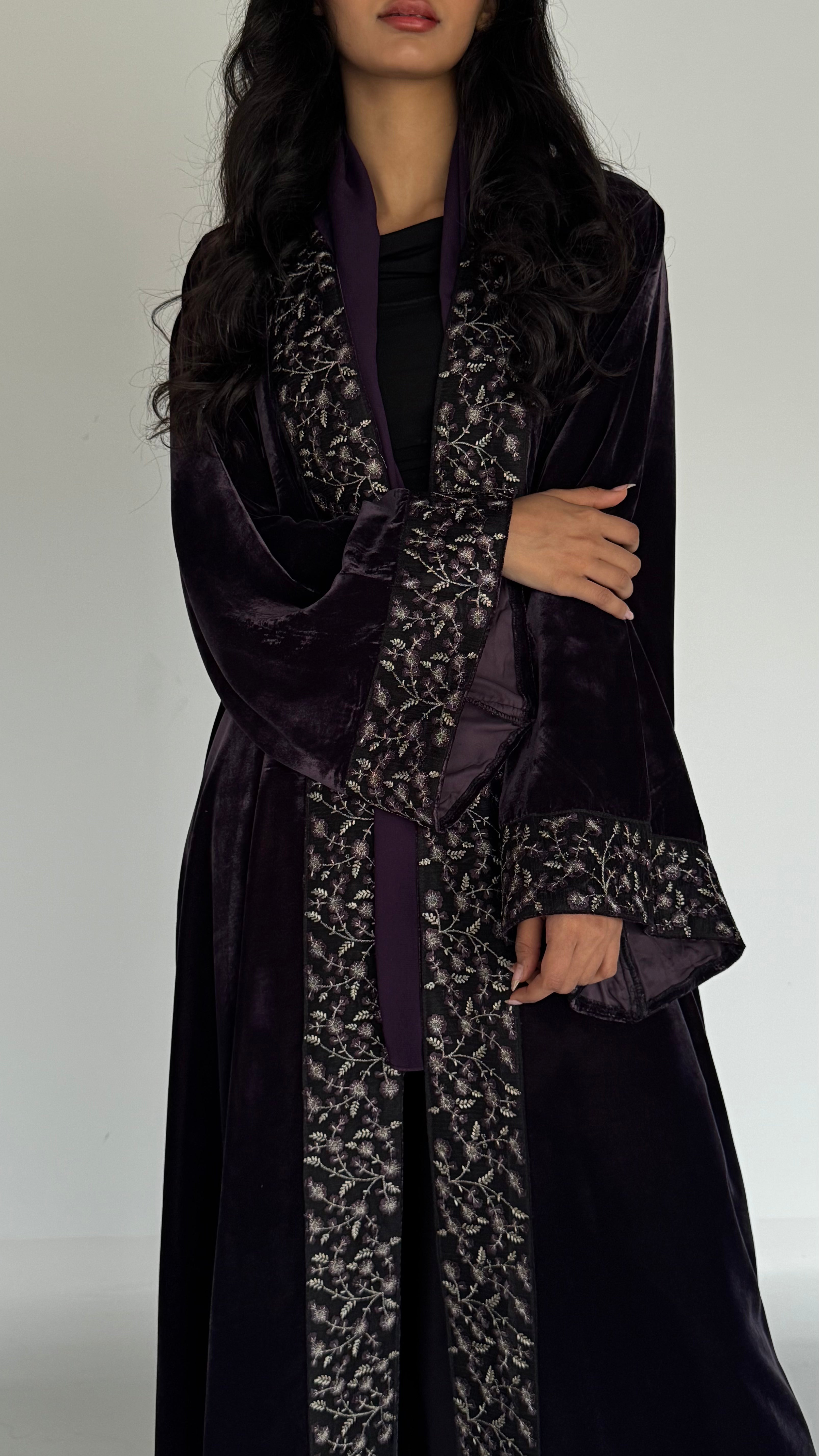 MW645 - Light Crepe Standing with Jacquard Half-Cloche