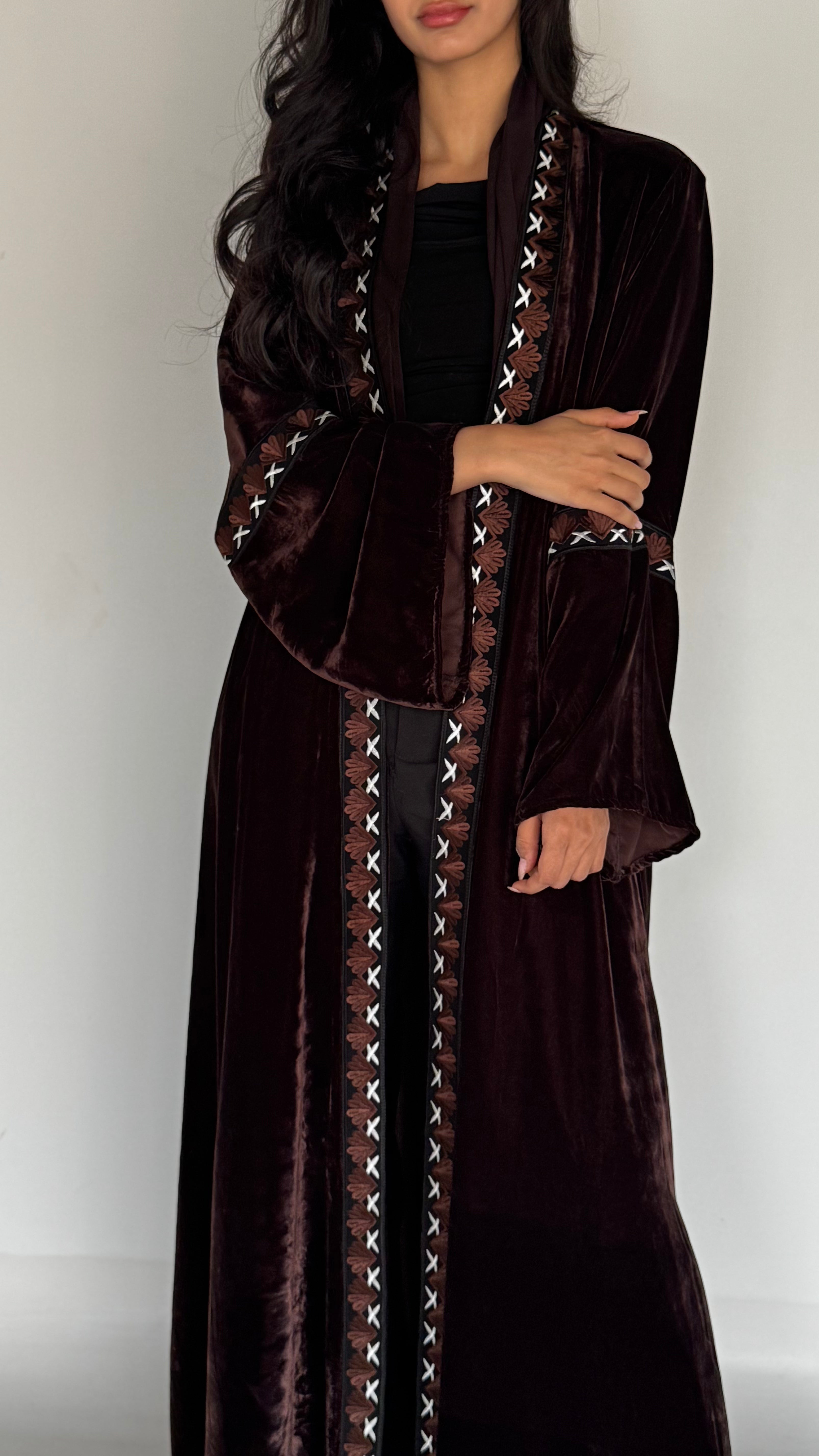 MW1764 - عباية مخمل اس اس مع اضافة كلفة - Aya