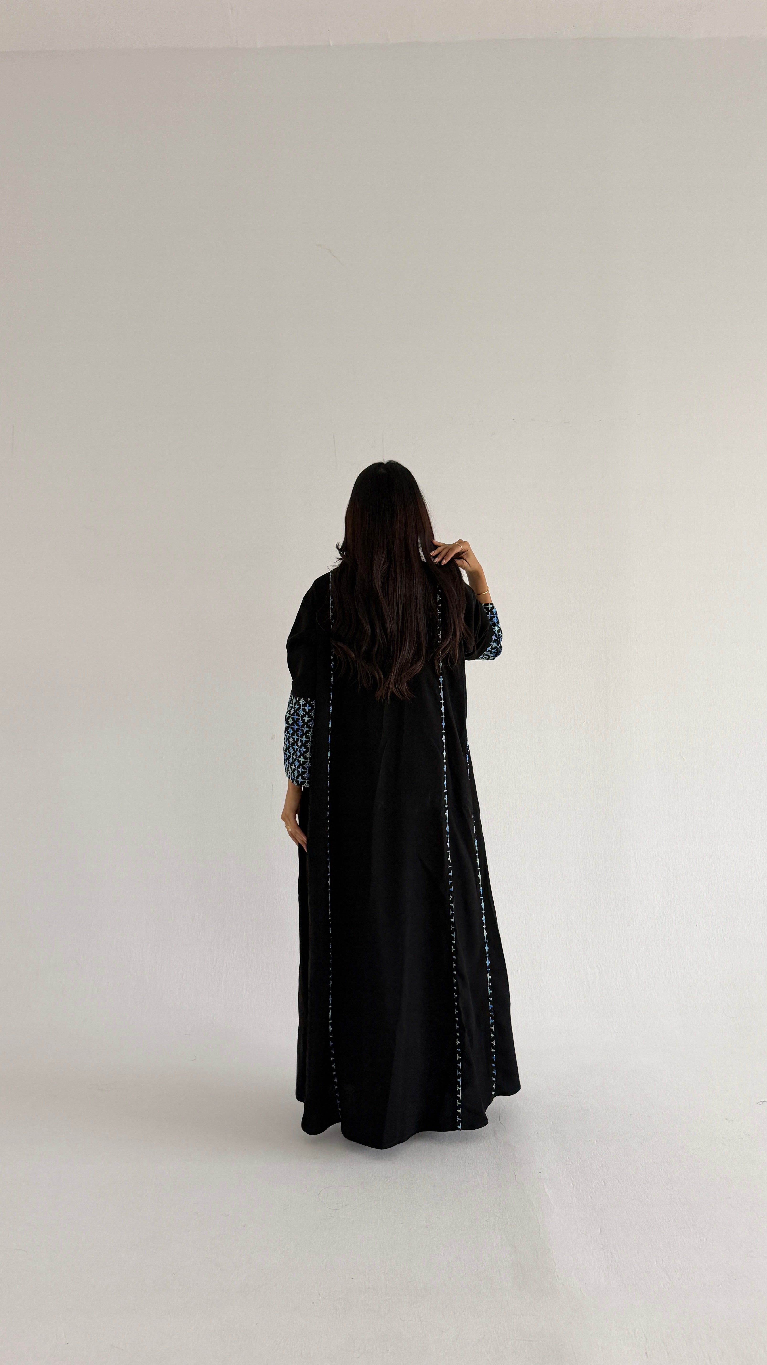 MWT5043 - كريب اسود قصة كلوش مع قماش قيطان - Aya