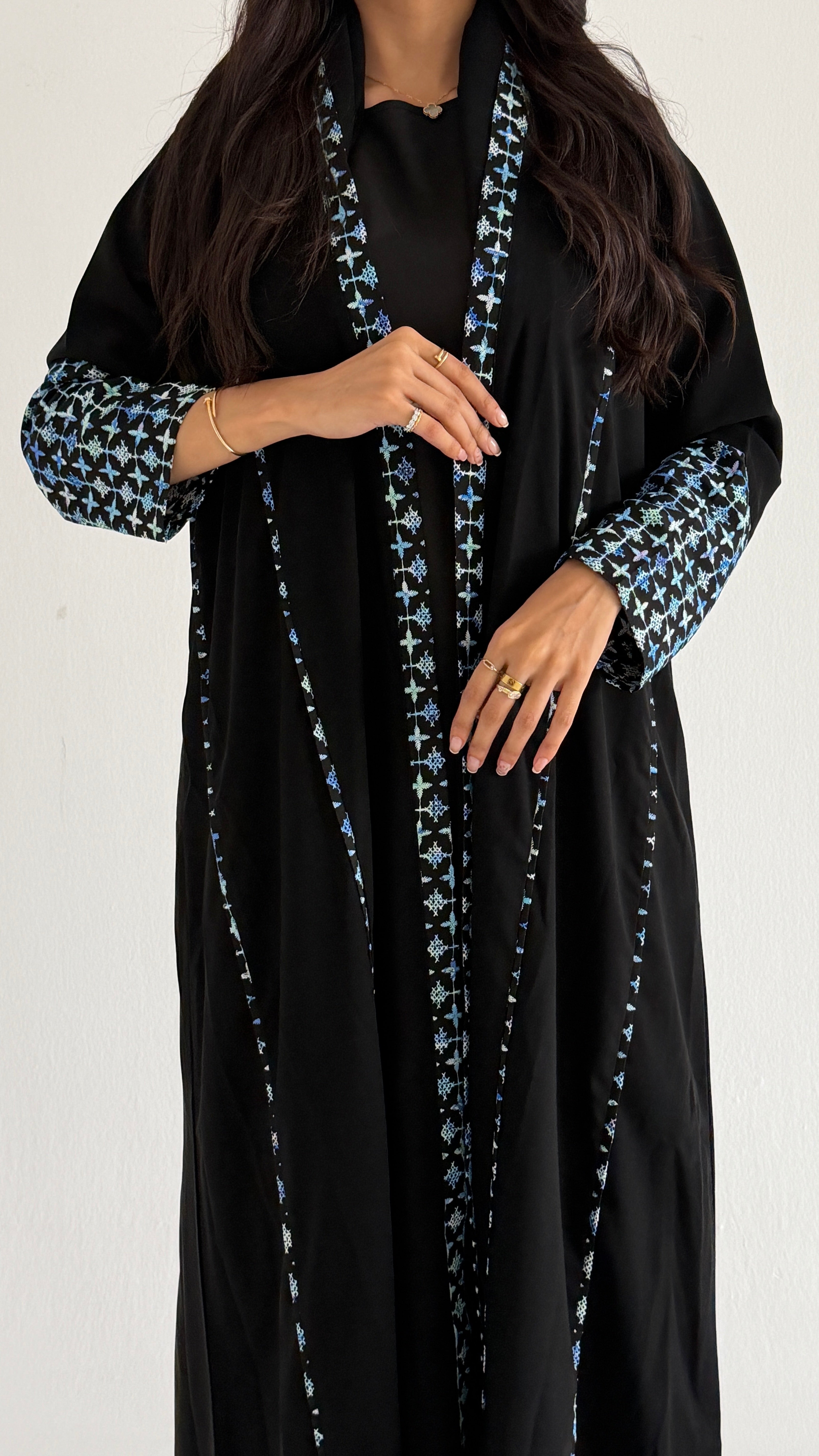 MWT5043 - كريب اسود قصة كلوش مع قماش قيطان - Aya