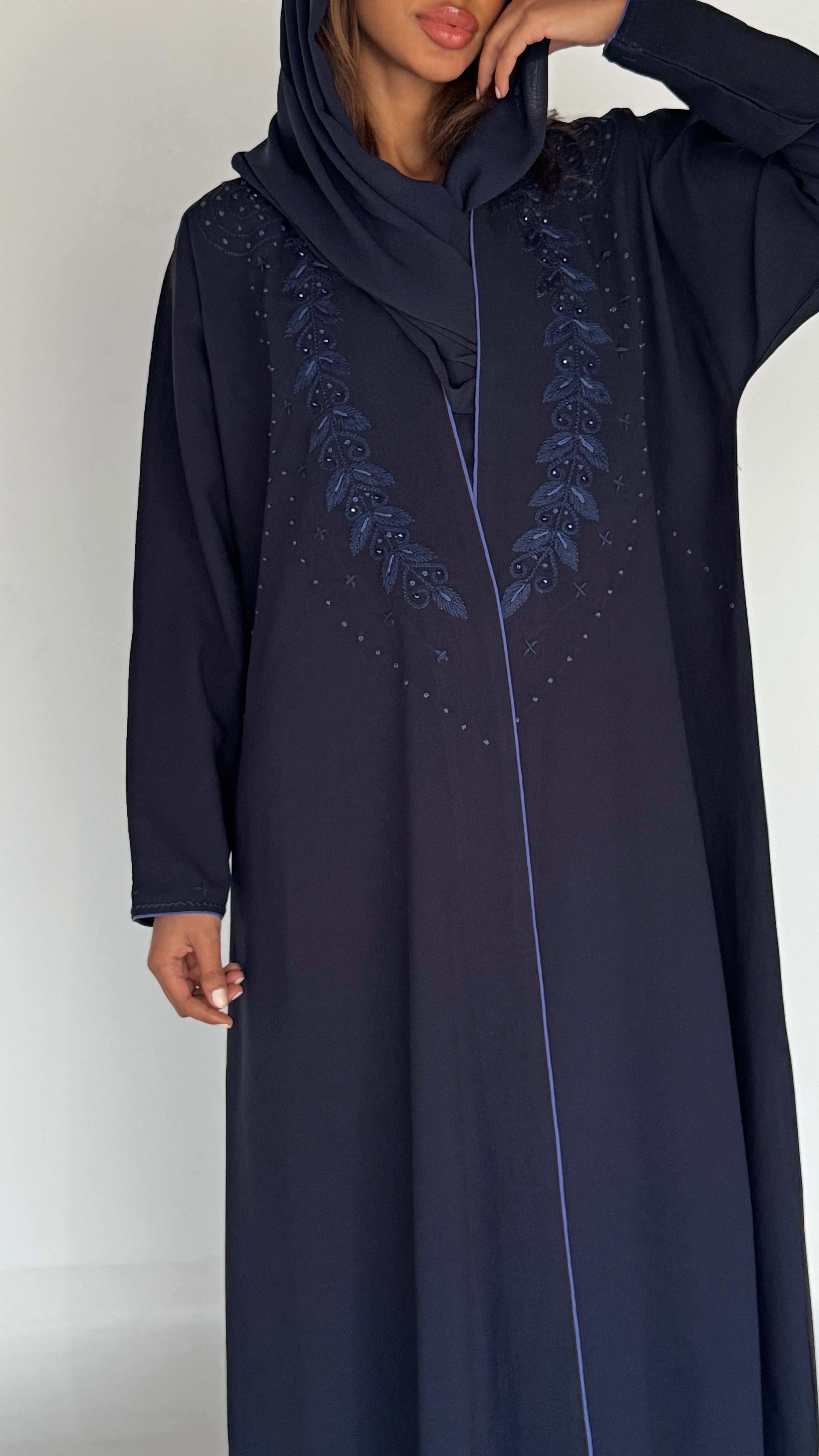 MW645 - Light Crepe Standing with Jacquard Half-Cloche