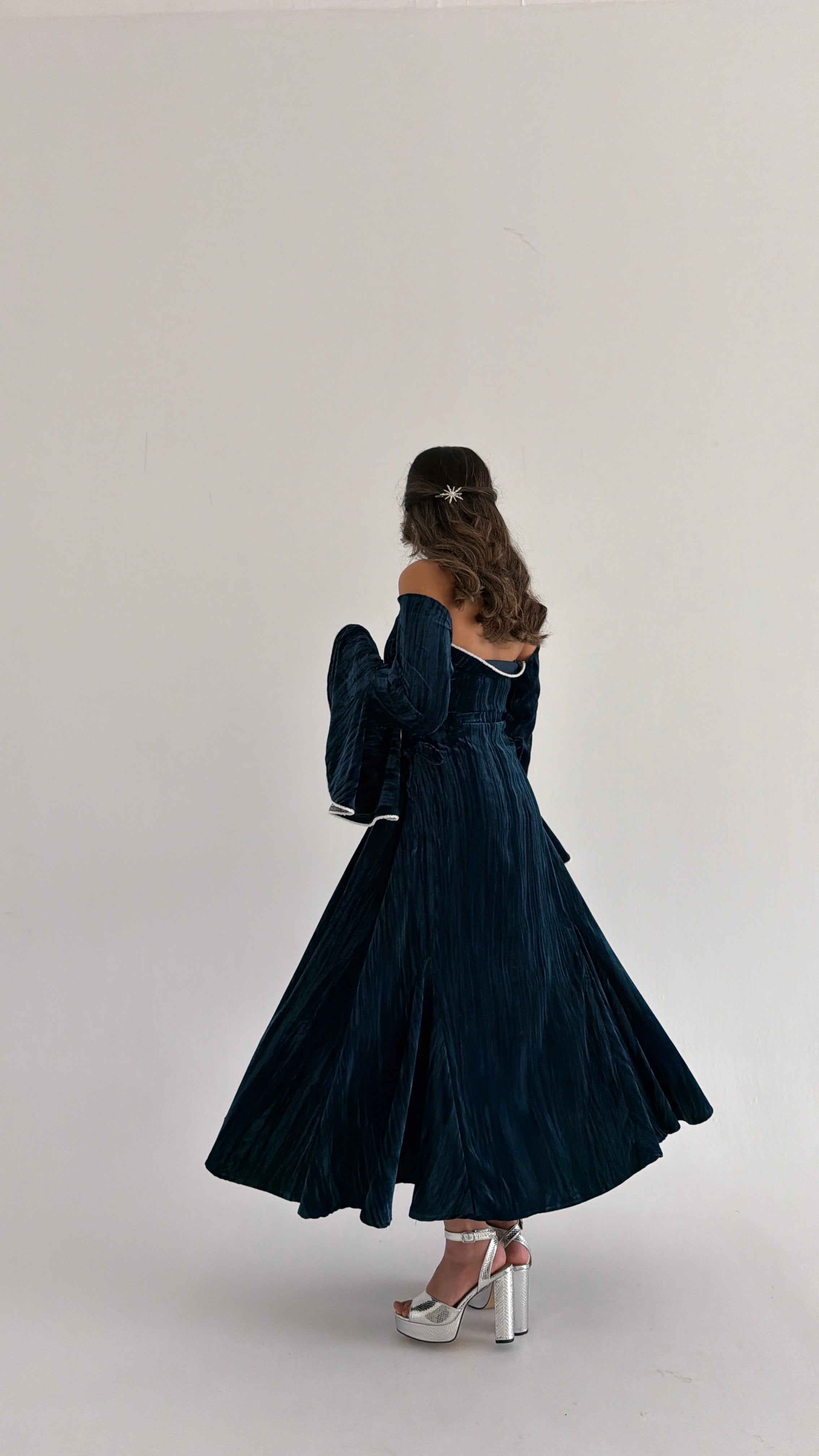 MWJ011 - جلابية مخمل مكسر بتفاصيل كلفة متقنة لإطلالة مميزة - Aya