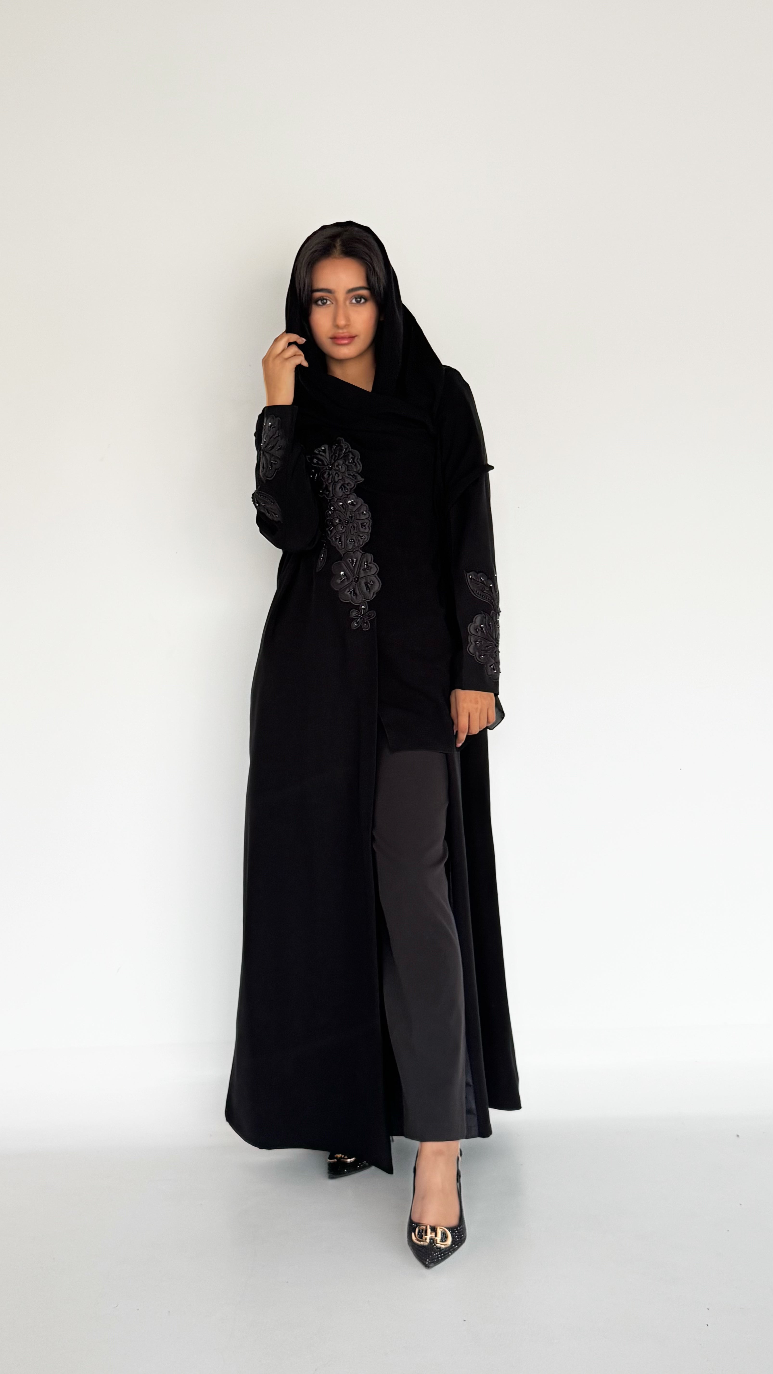 MW645 - Light Crepe Standing with Jacquard Half-Cloche