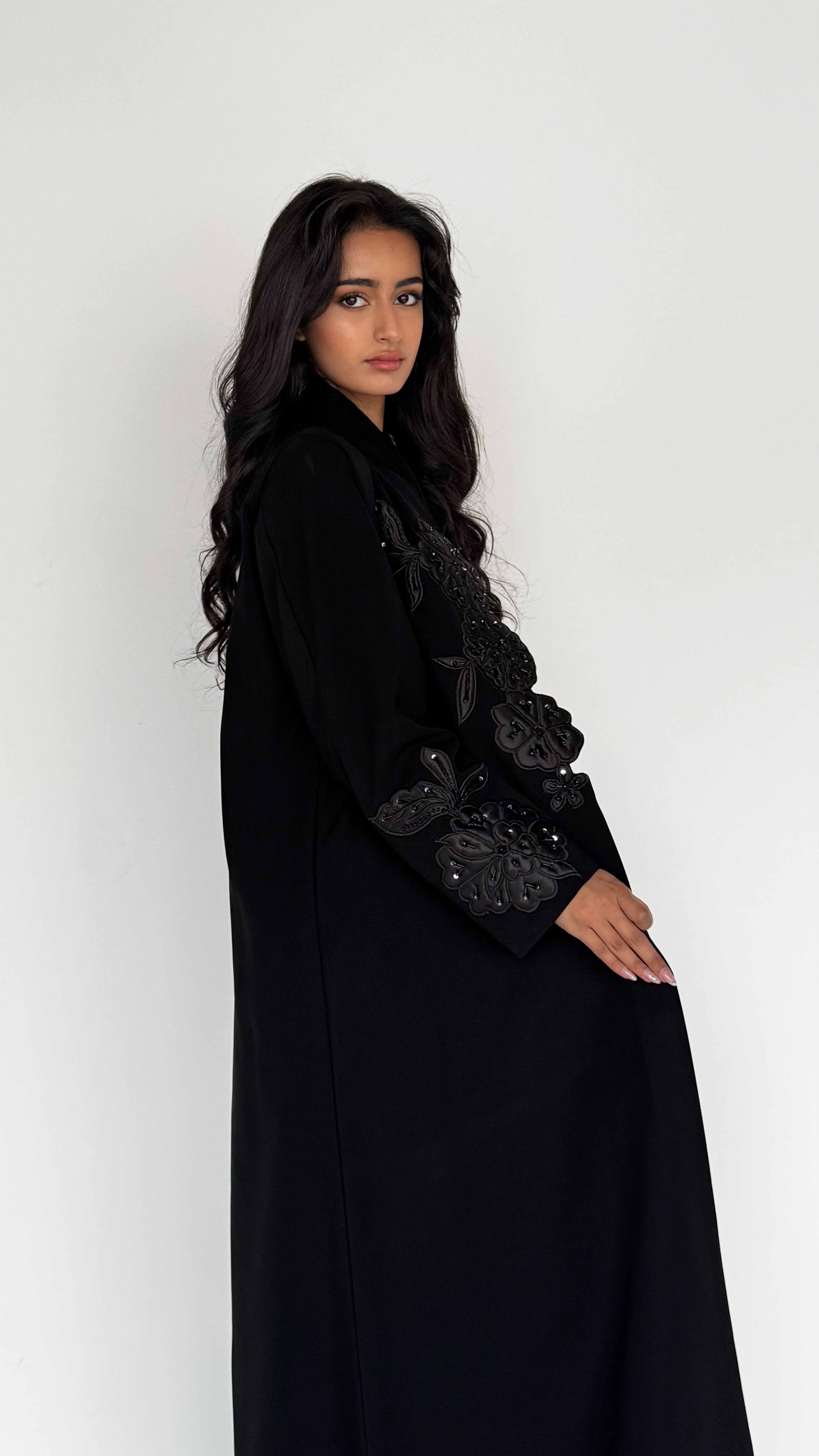 MW645 - Light Crepe Standing with Jacquard Half-Cloche