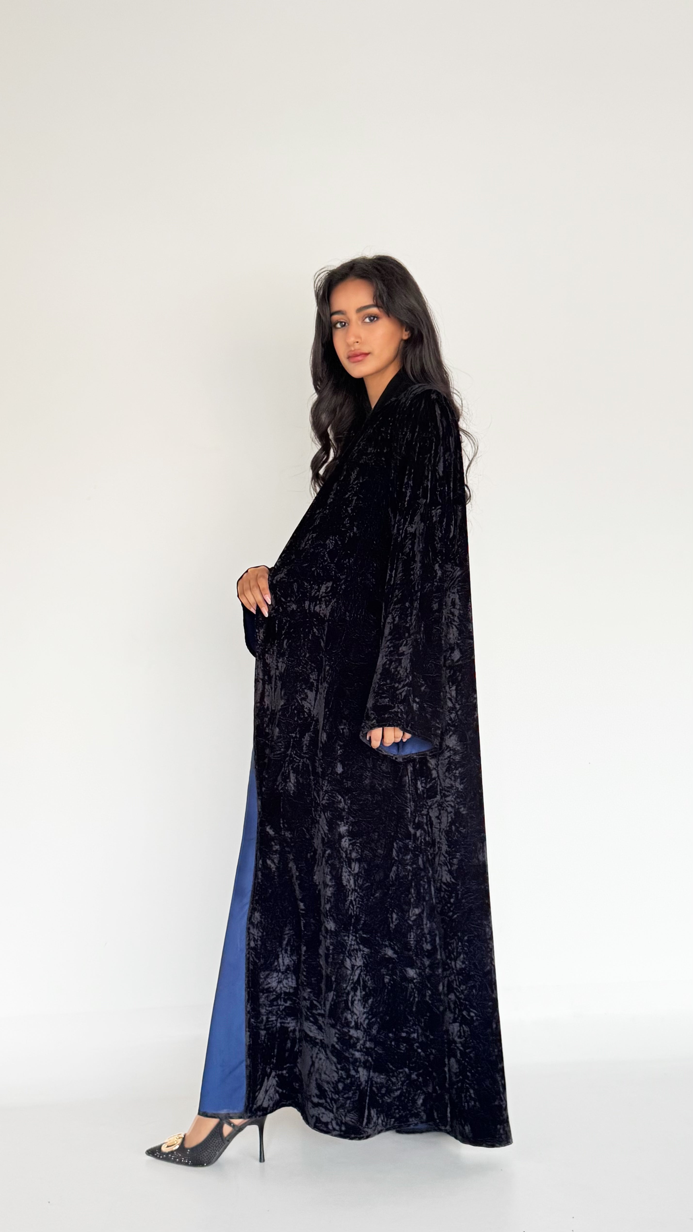 MW645 - Light Crepe Standing with Jacquard Half-Cloche