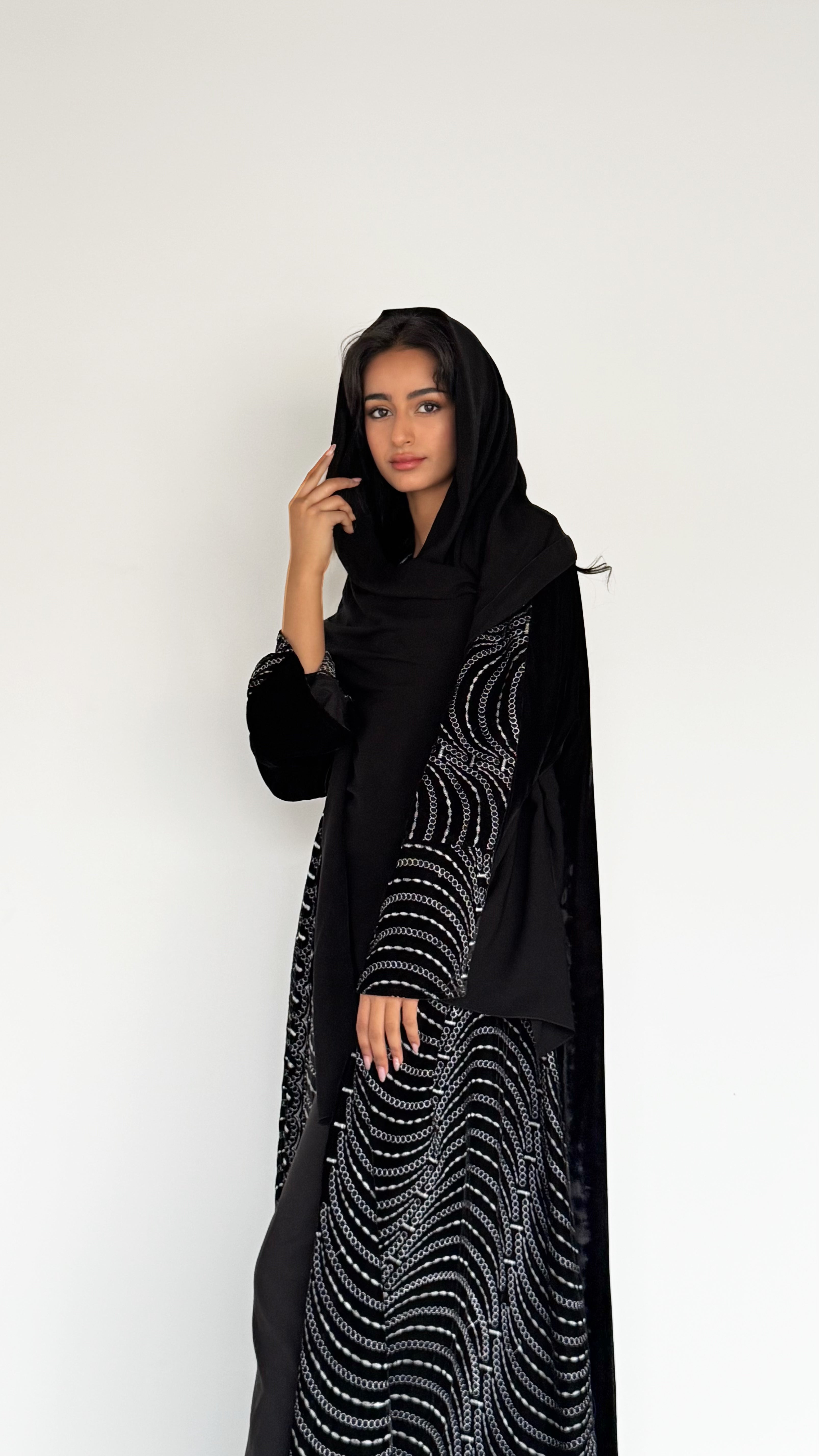 MW645 - Light Crepe Standing with Jacquard Half-Cloche