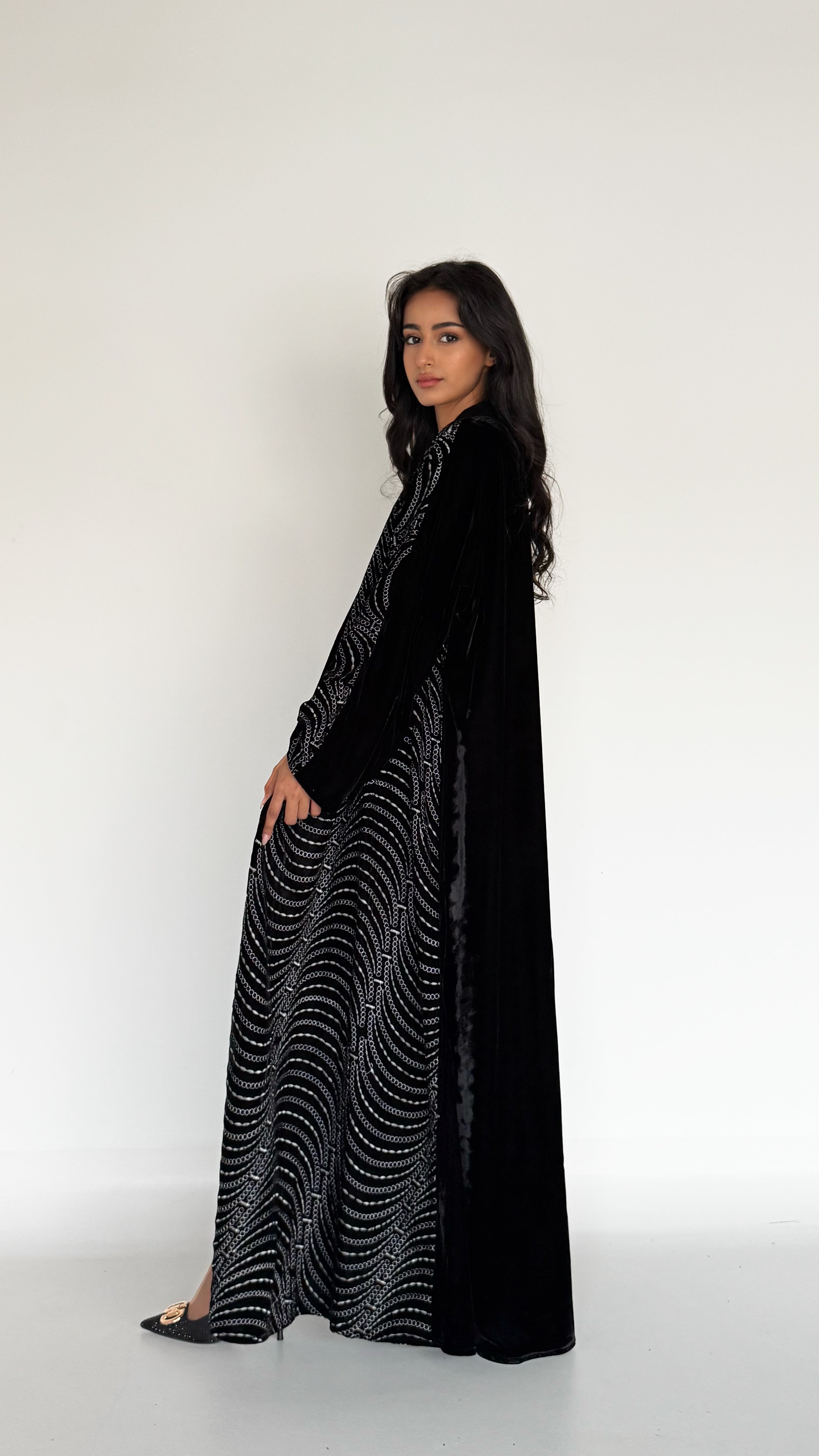 MW645 - Light Crepe Standing with Jacquard Half-Cloche