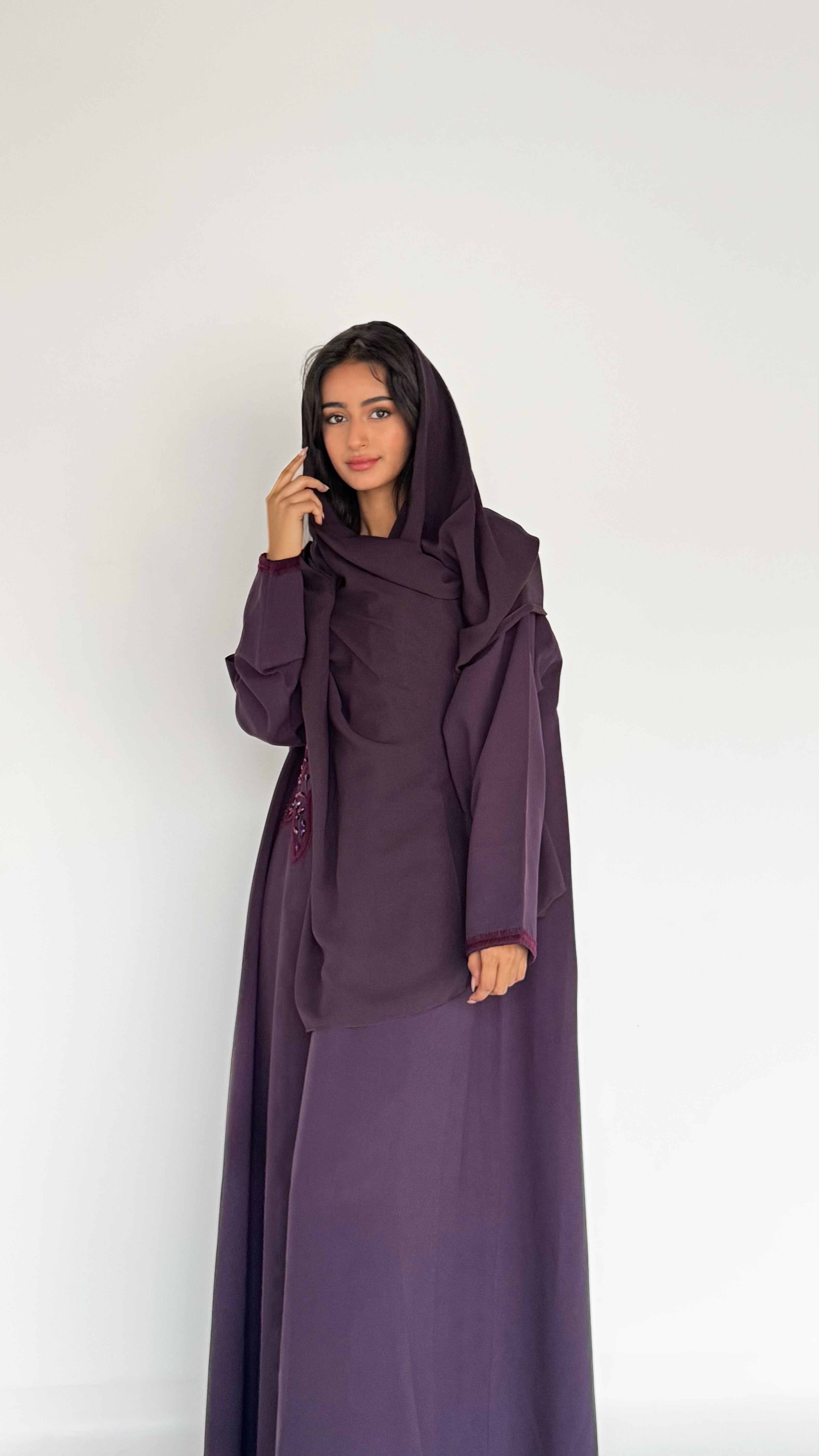 MW1389 - عباية كحلية رسمية بتطريز يدوي وشك - Aya