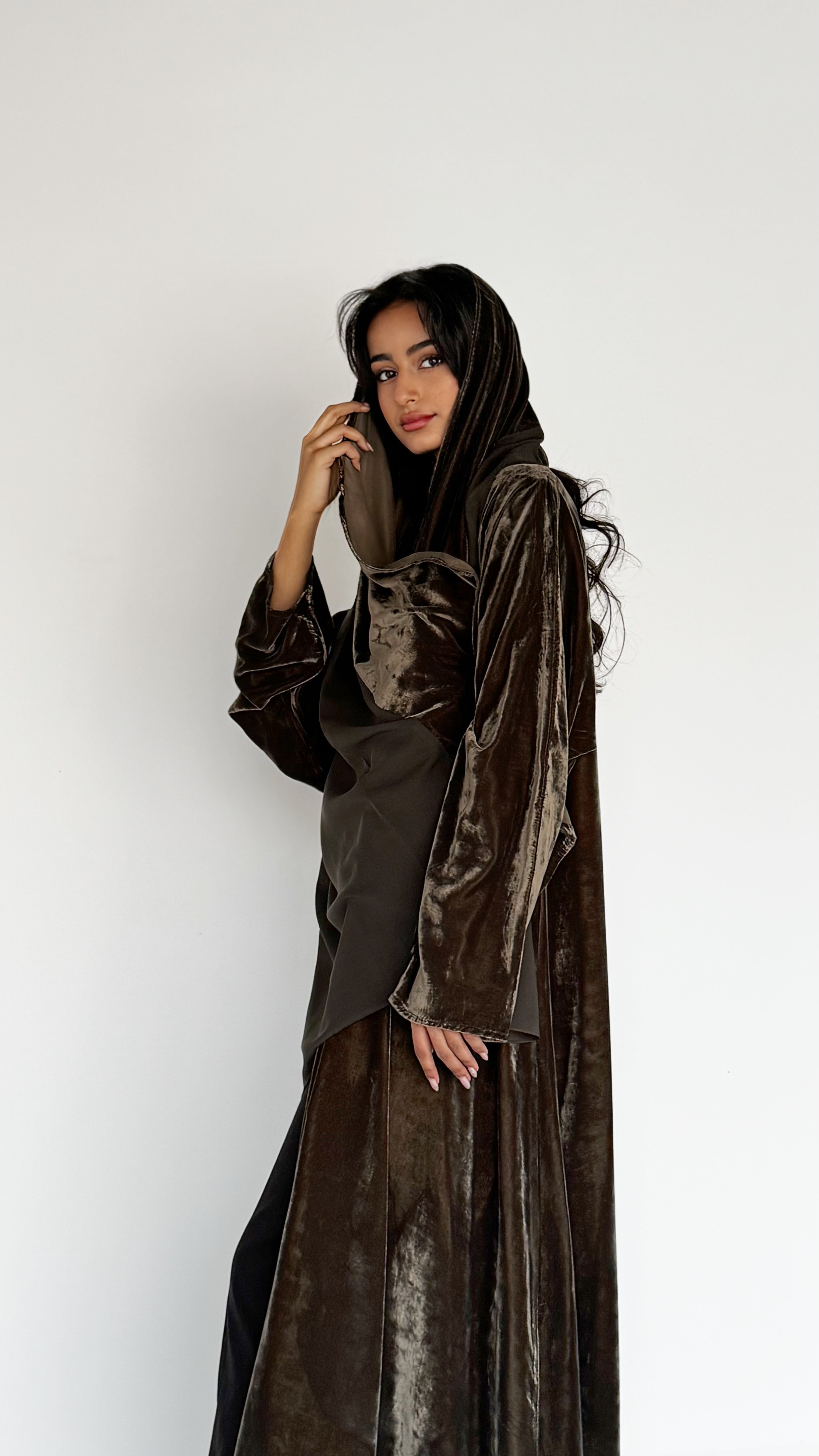 MW645 - Light Crepe Standing with Jacquard Half-Cloche