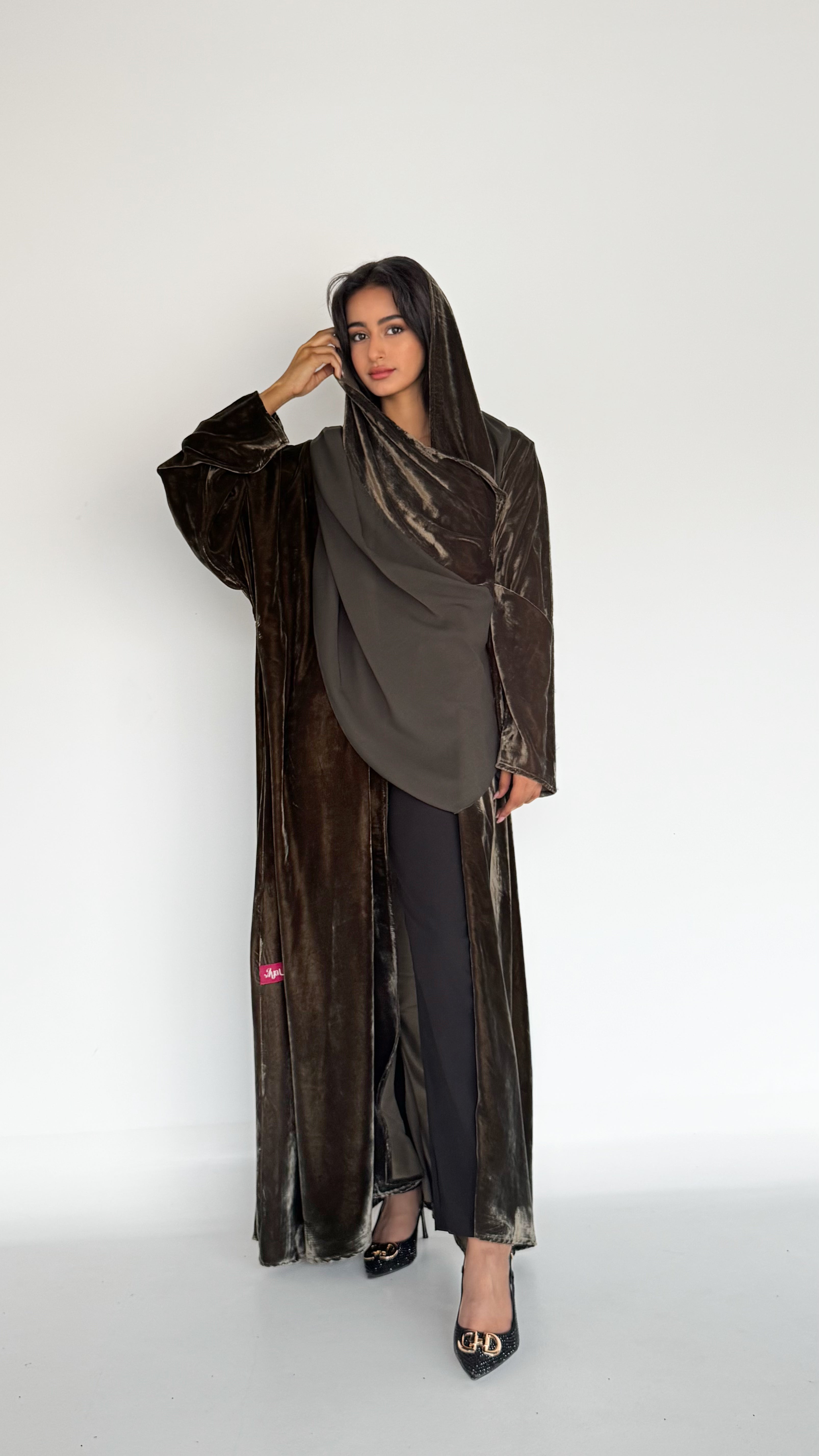 MW645 - Light Crepe Standing with Jacquard Half-Cloche