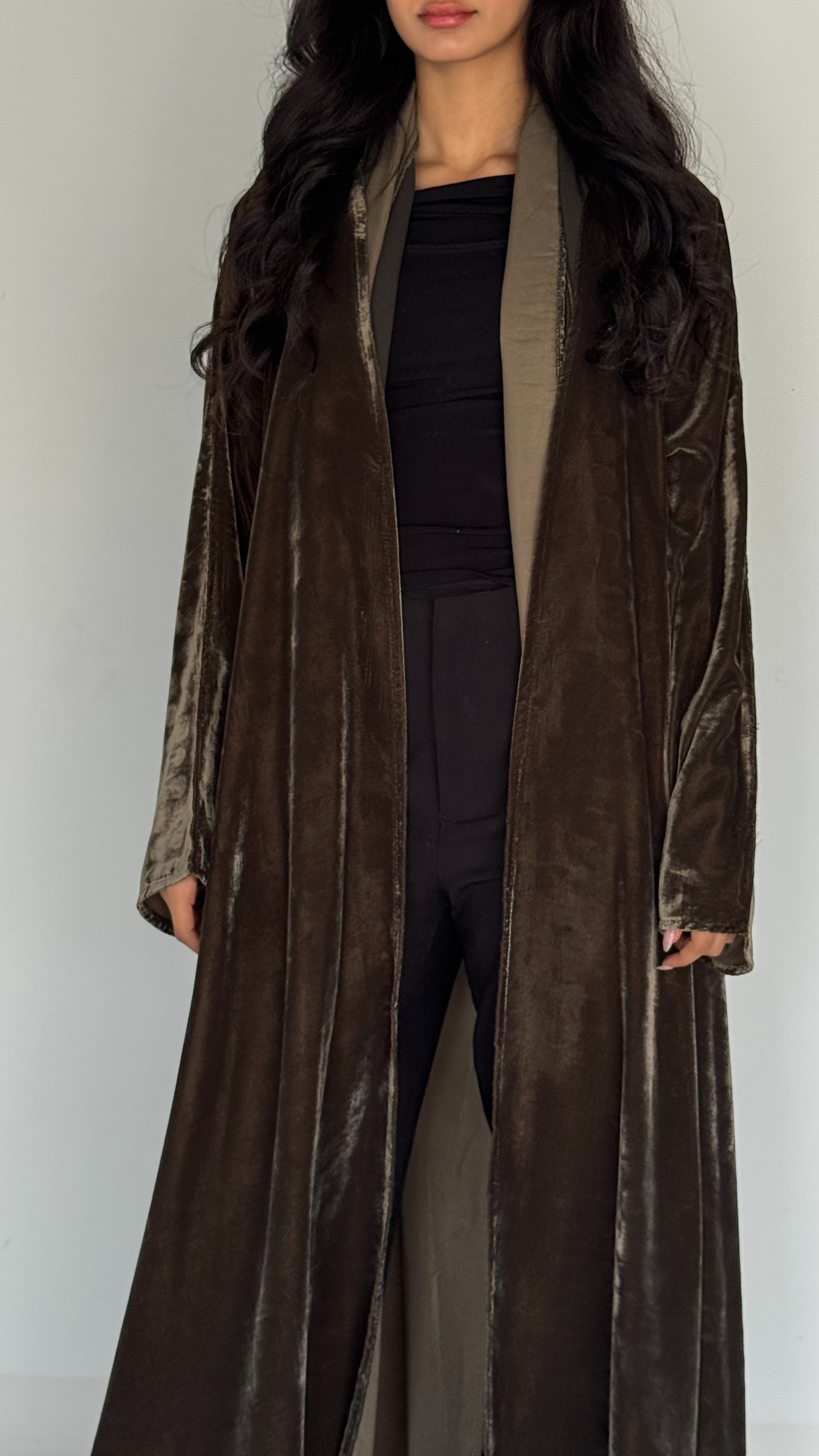 MW645 - Light Crepe Standing with Jacquard Half-Cloche
