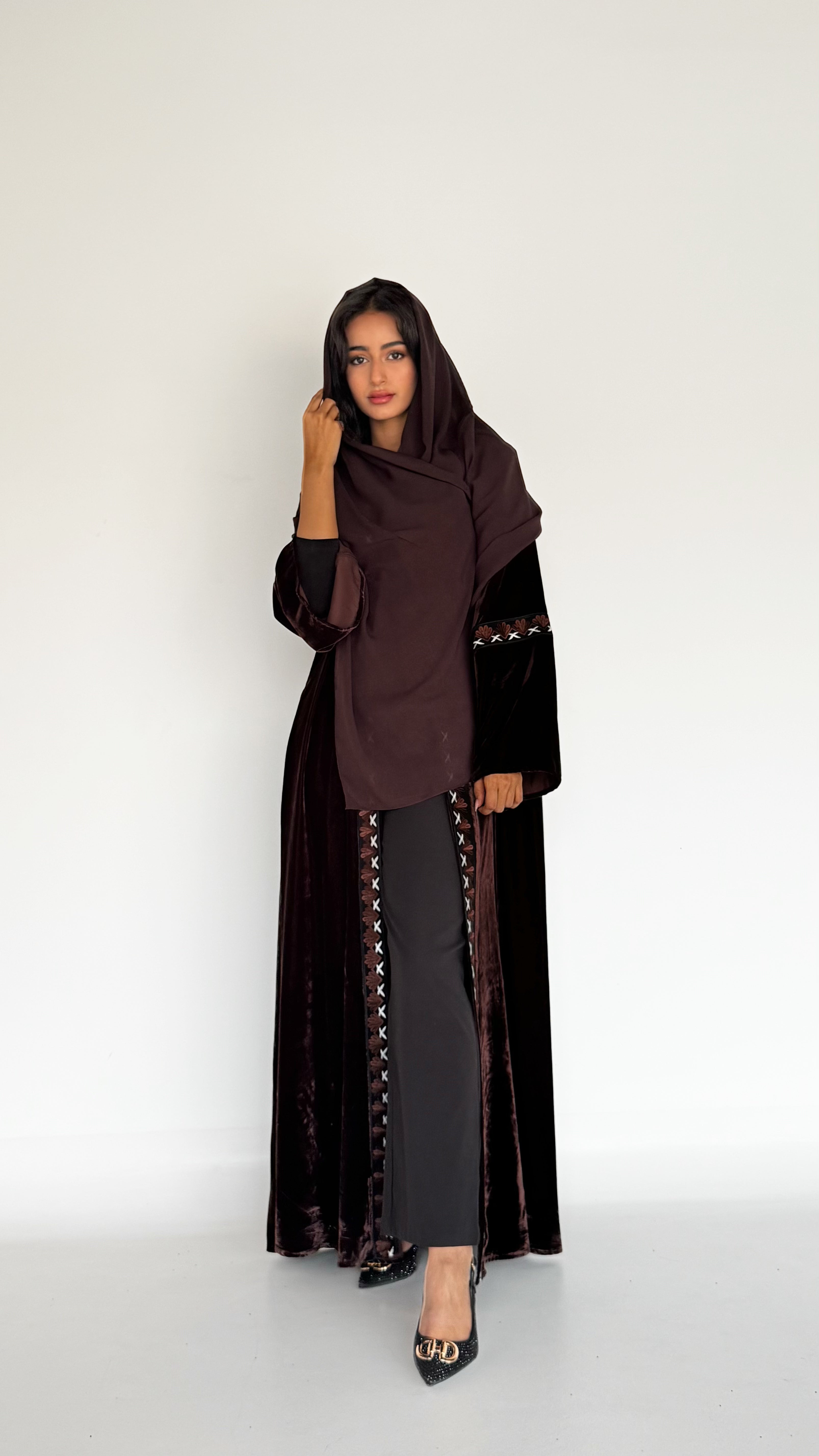 MW645 - Light Crepe Standing with Jacquard Half-Cloche